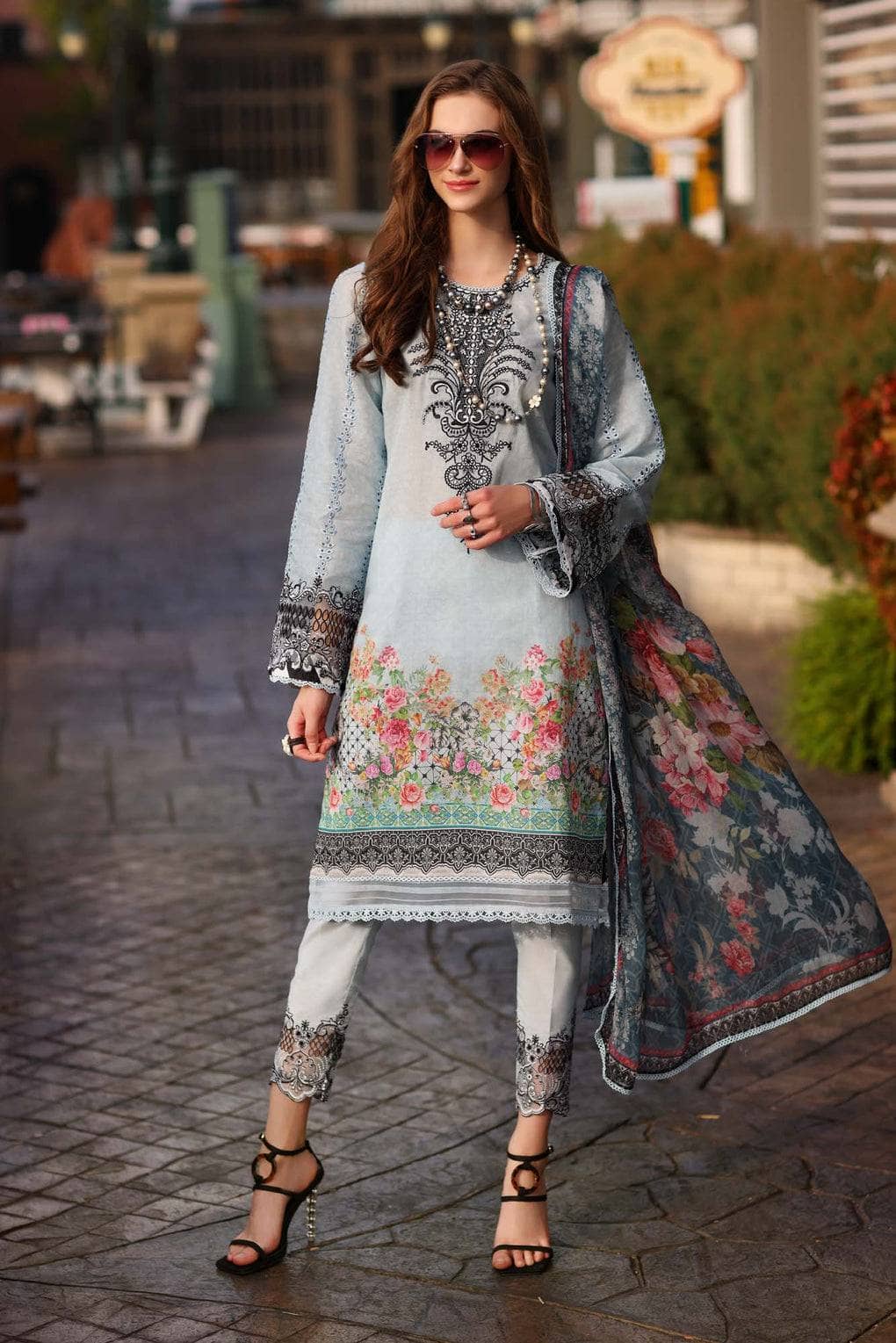 img_saadia_asad_noor_luxe_printkari_awwal_boutique