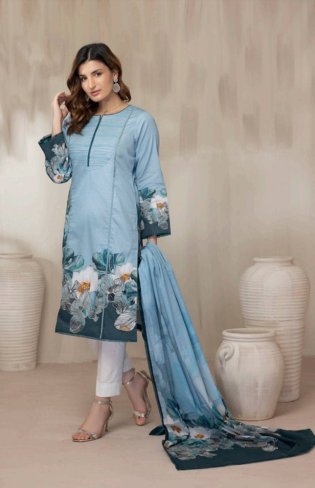 img_salina_printed_lawn_by_regalia_awwal_boutique