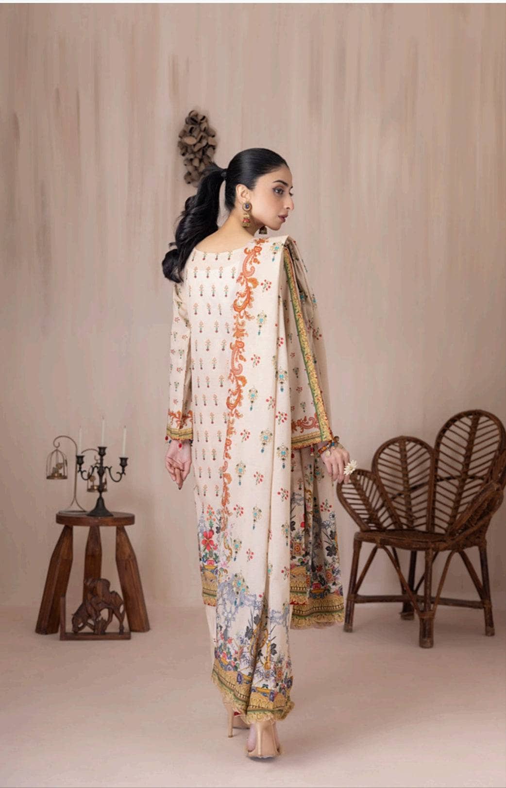 img_salina_printed_lawn_by_regalia_awwal_boutique