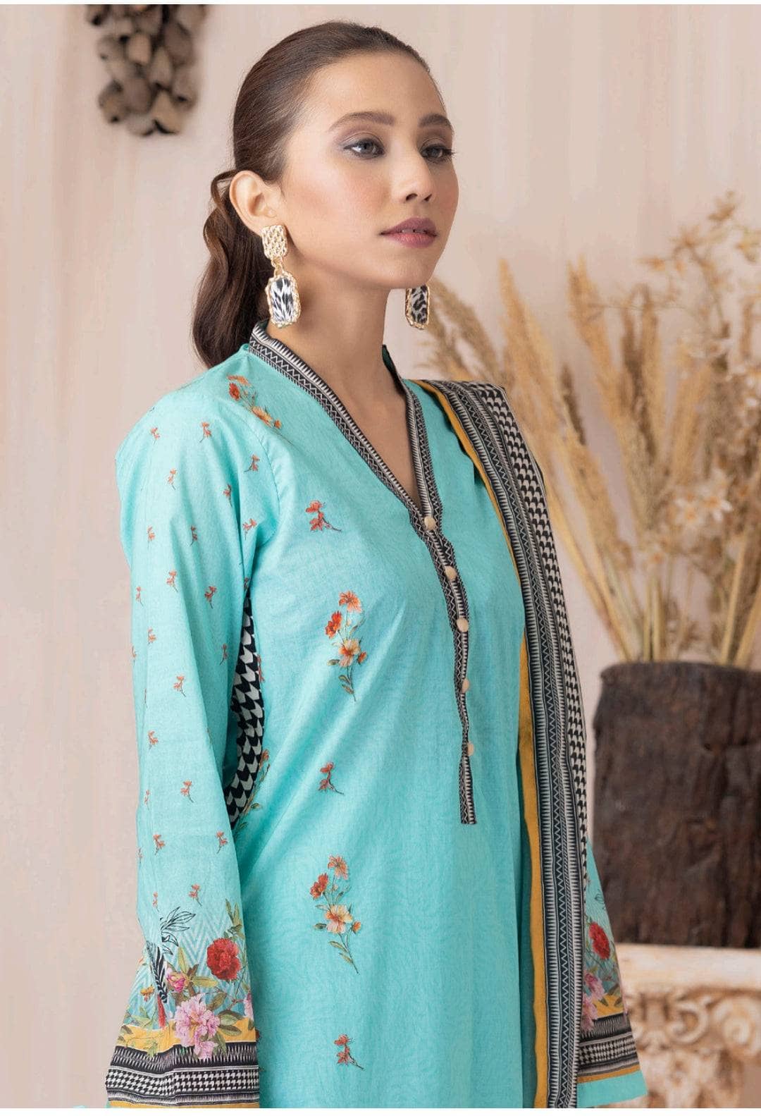 img_salina_printed_lawn_by_regalia_awwal_boutique