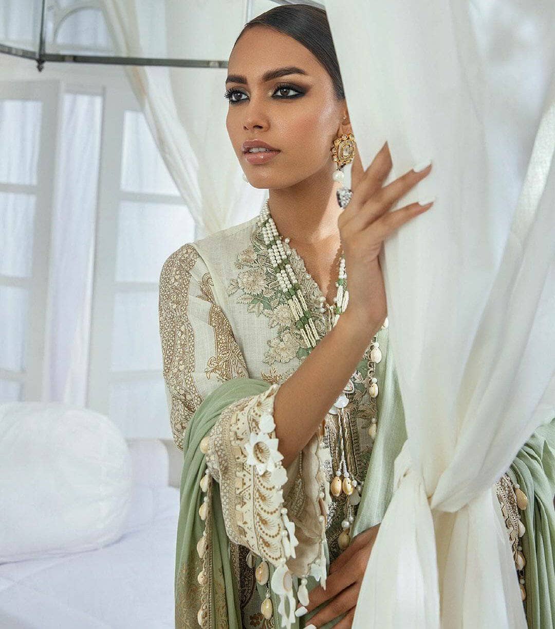 img_sana_safinaz_luxury_lawn_2021_awwal_boutique