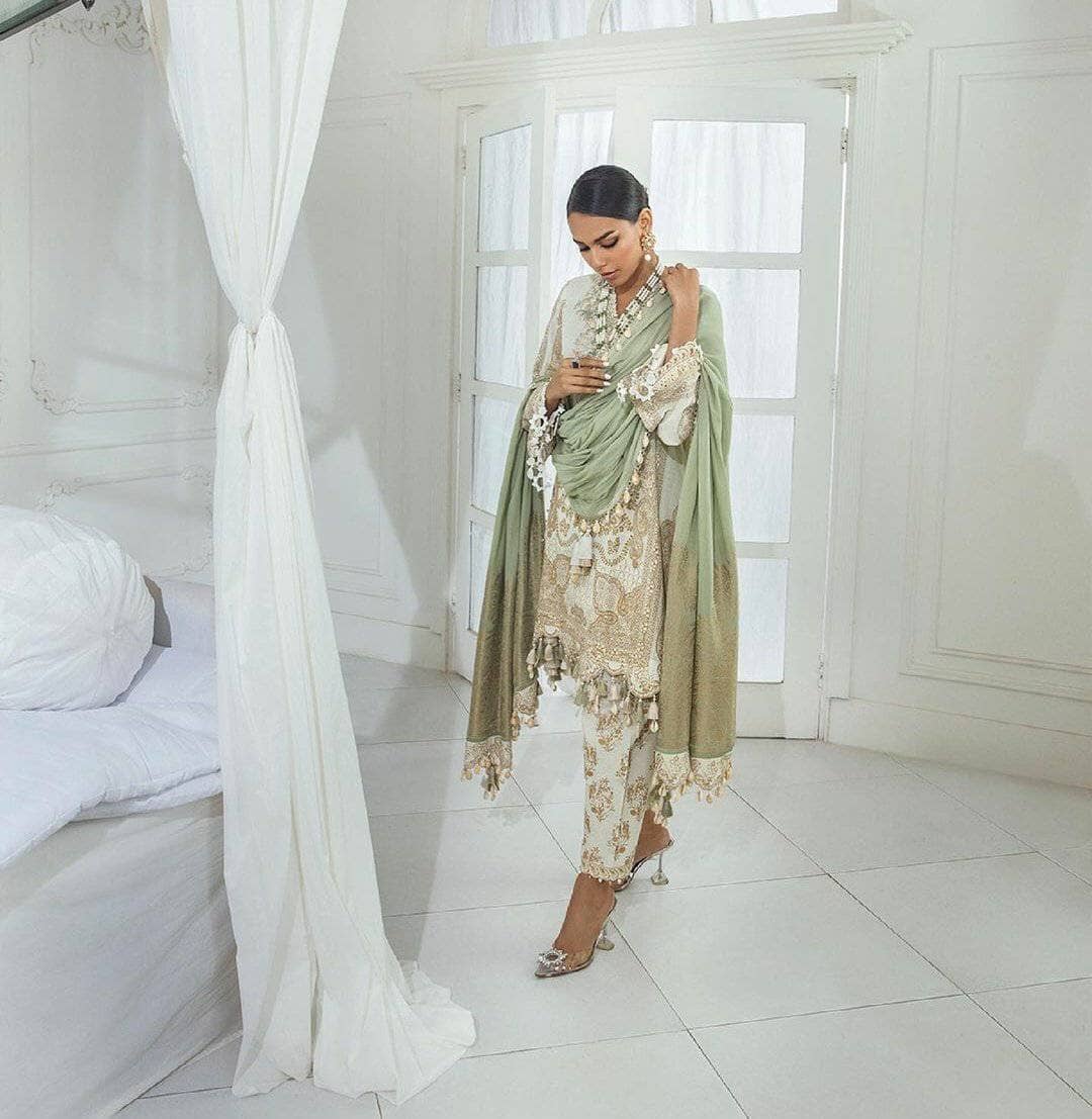 img_sana_safinaz_luxury_lawn_2021_awwal_boutique