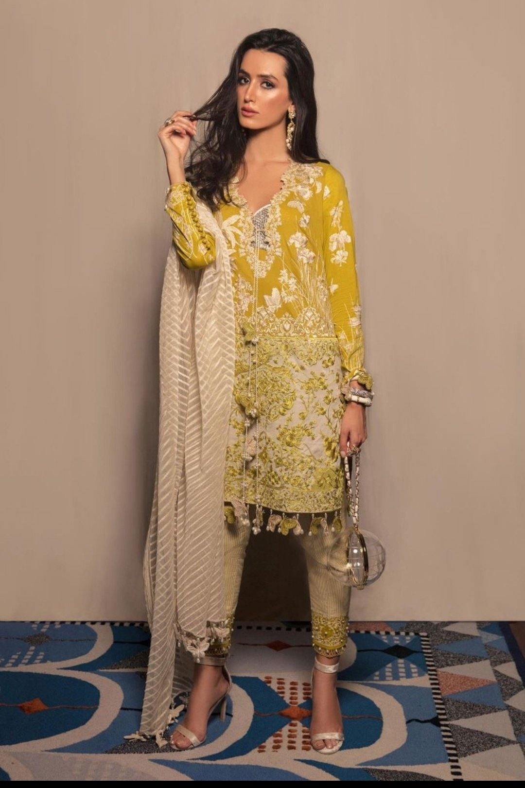 img_sana_safinaz_lawn_collection_2020_awwal_boutique