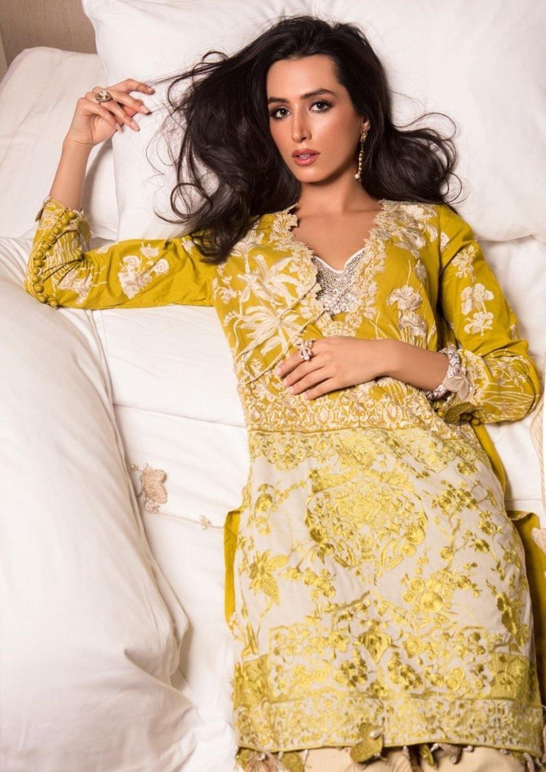 img_sana_safinaz_lawn_collection_2020_awwal_boutique