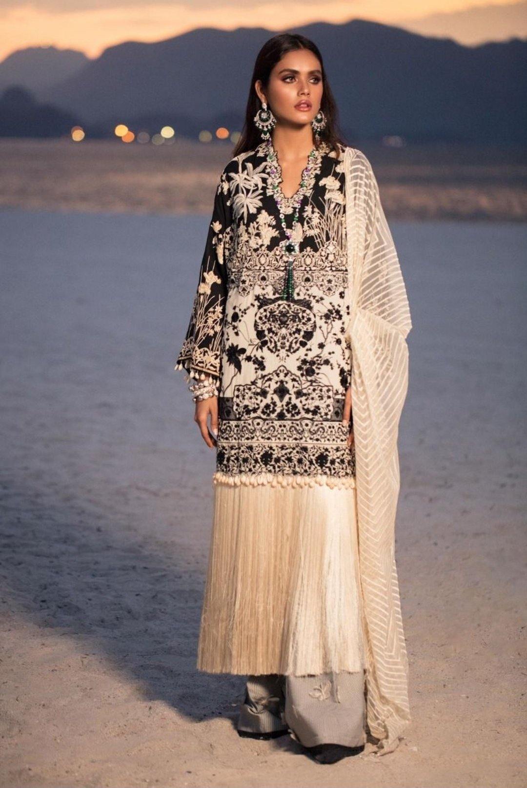 img_sana_safinaz_lawn_collection_2020_awwal_boutique