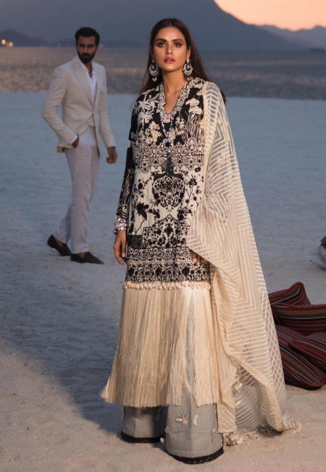 img_sana_safinaz_lawn_collection_2020_awwal_boutique