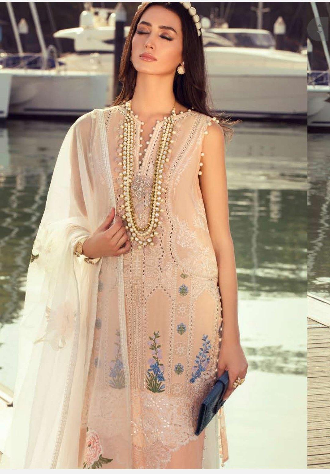 img_sana_safinaz_lawn_collection_awwal_boutique