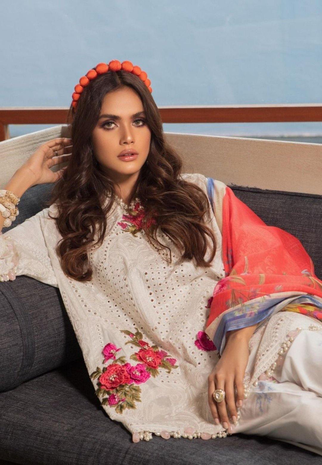 img_sana_safinaz_lawn_collection_2020_awwal_boutique