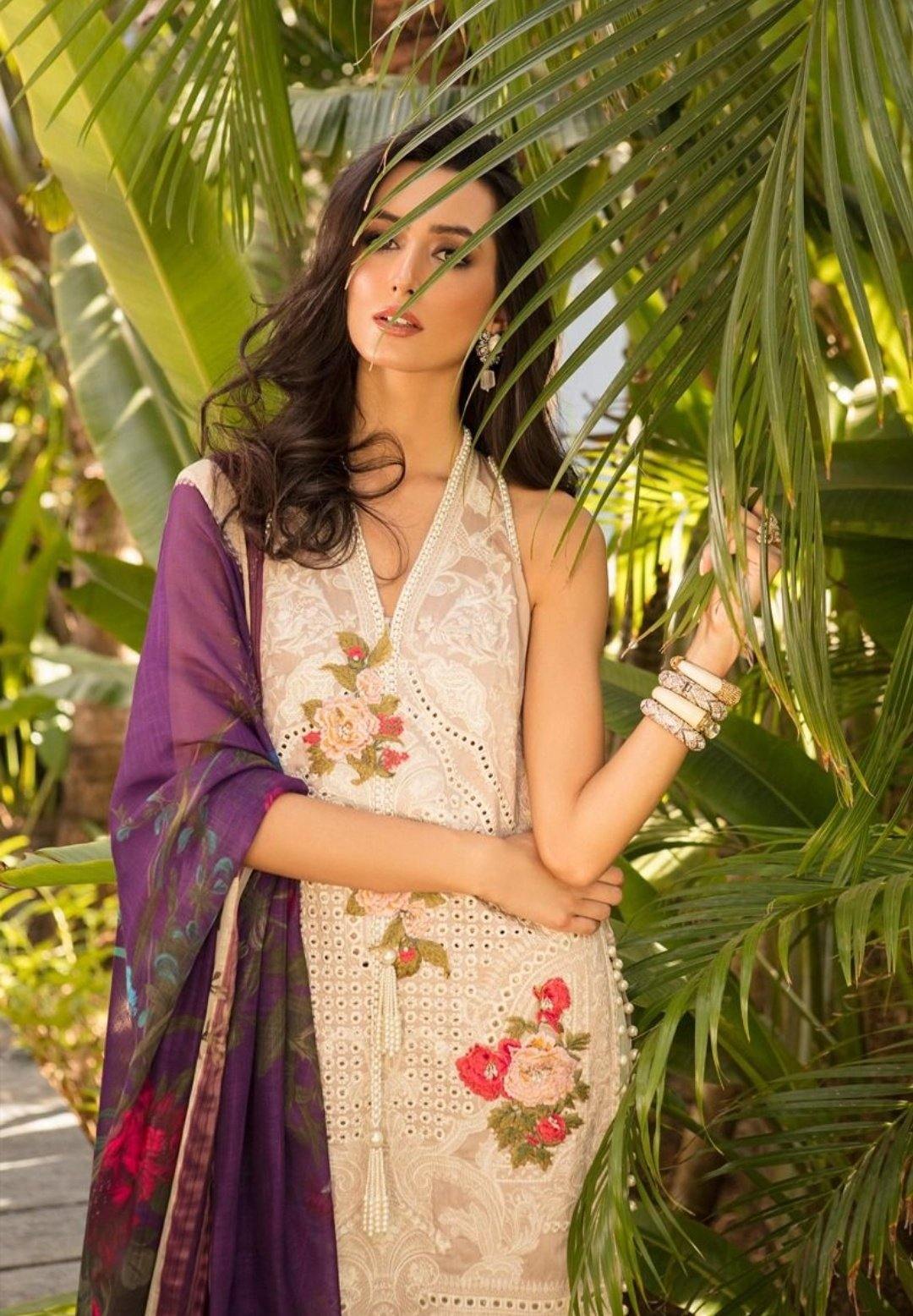 img_sana_safinaz_lawn_collection_2020_awwal_boutique
