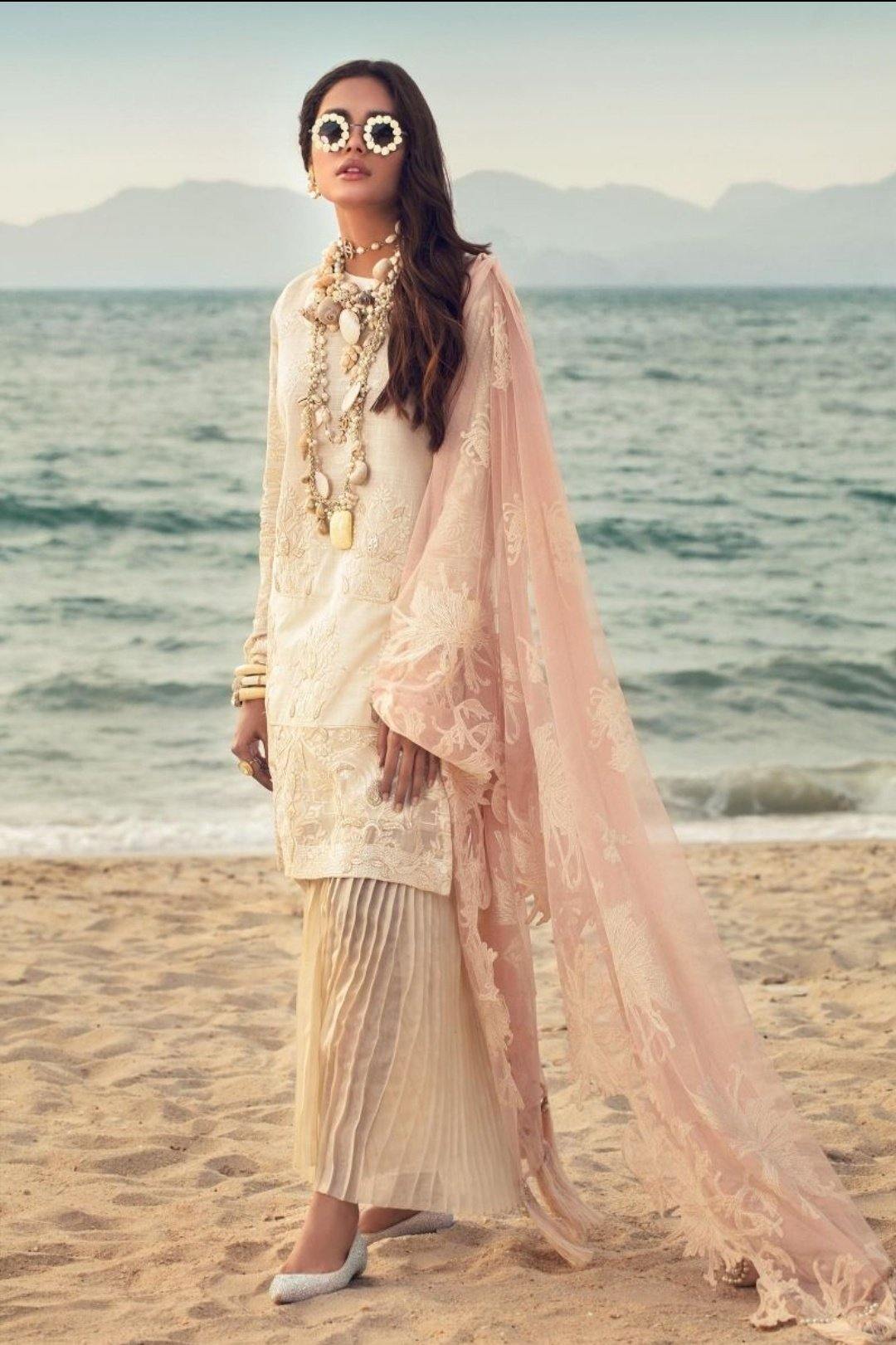 img_sana_safinaz_lawn_collection_2020_awwal_boutique