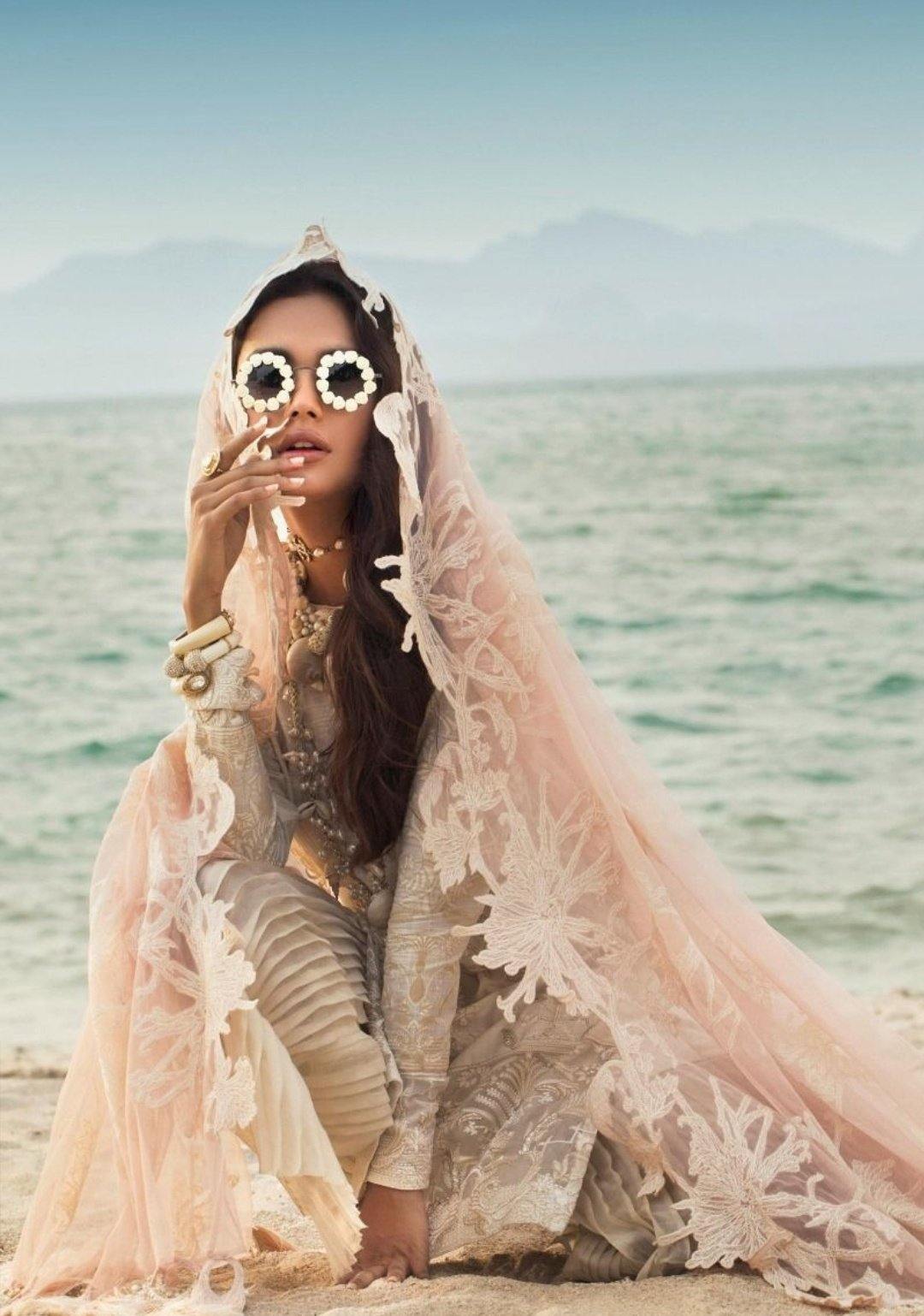 img_sana_safinaz_lawn_collection_2020_awwal_boutique