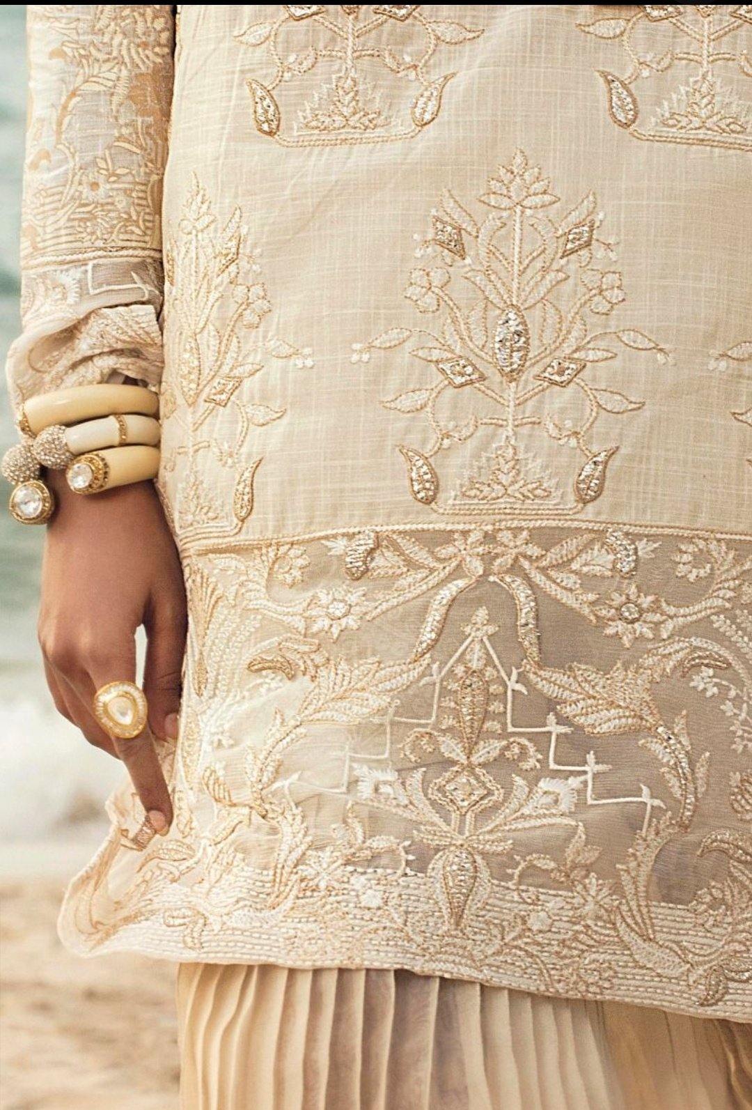 img_sana_safinaz_lawn_collection_2020_awwal_boutique