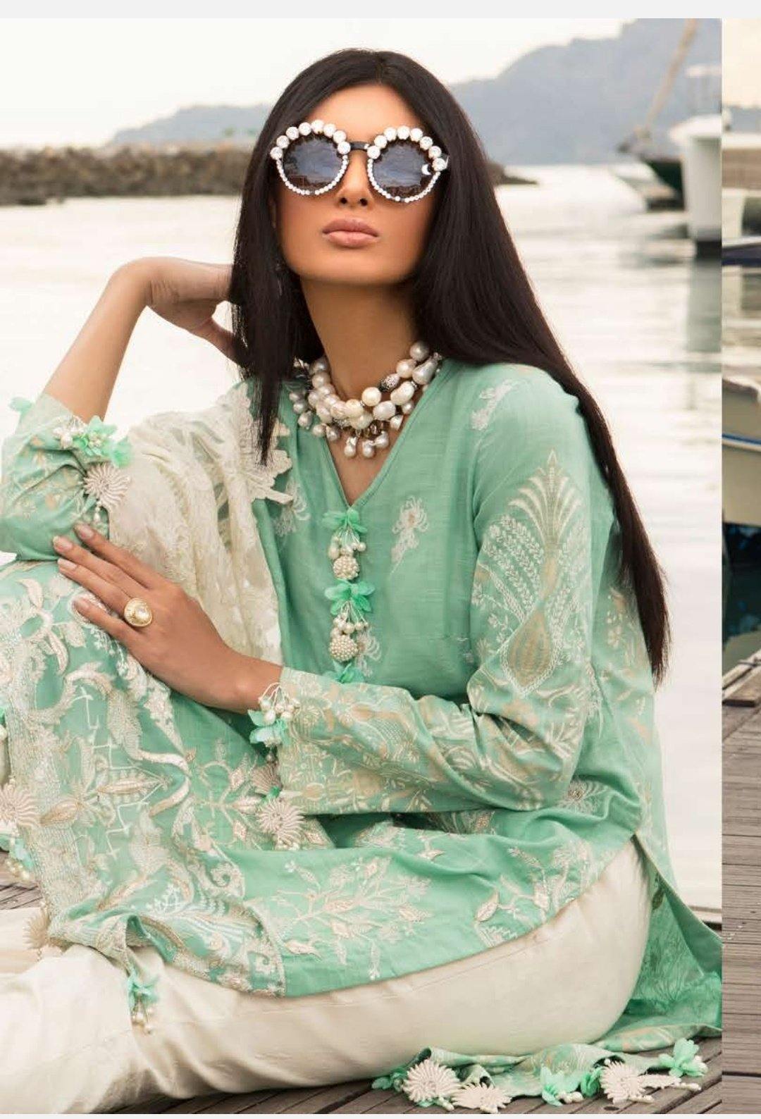 img_sana_safinaz_lawn_collection_awwal_boutique