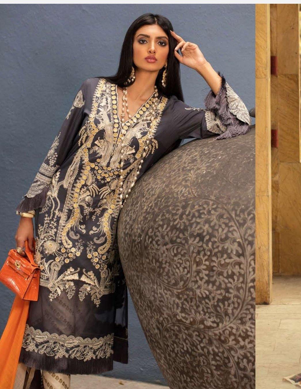 img_sana_safinaz_lawn_collection_awwal_boutique