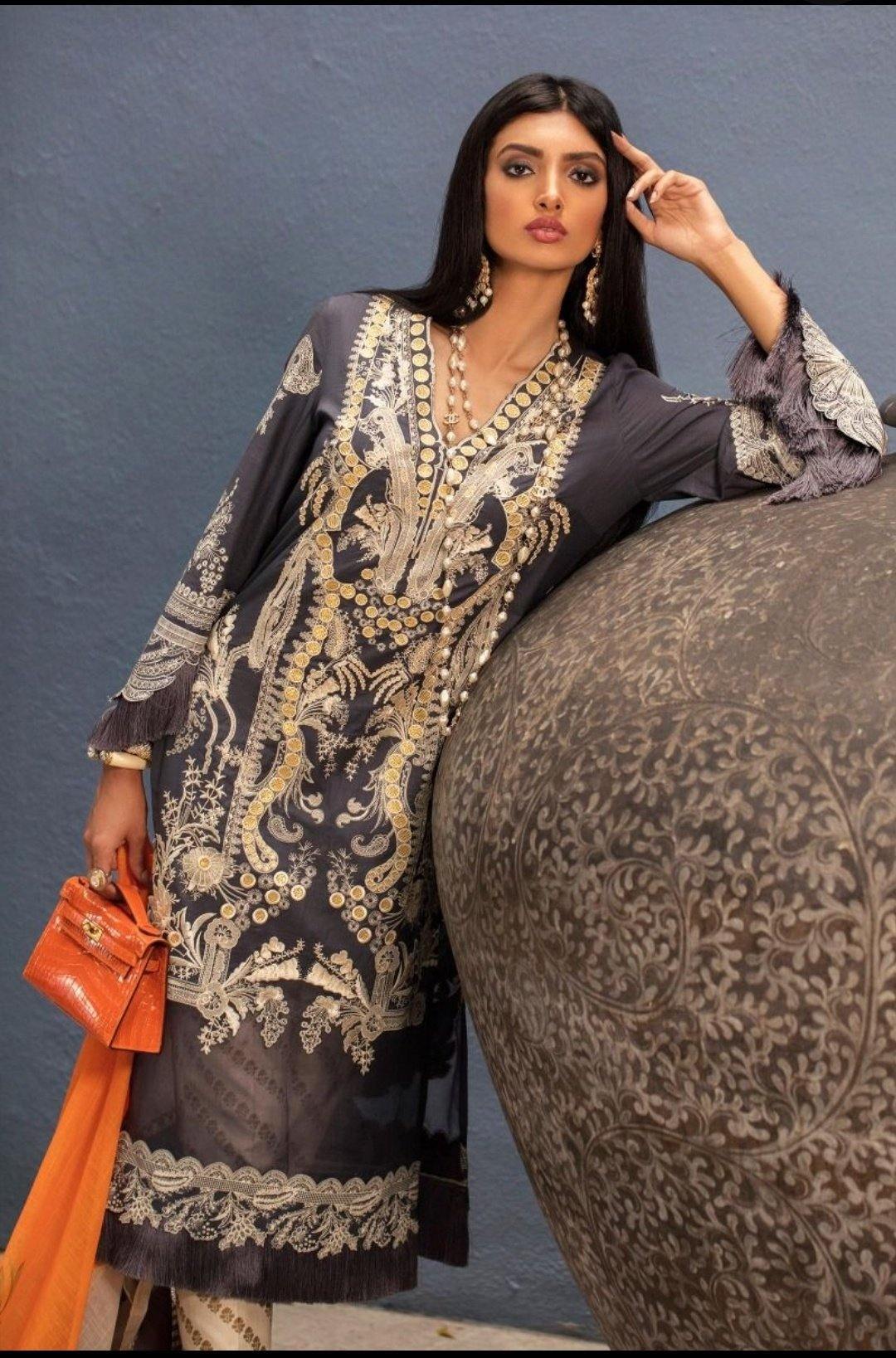 img_sana_safinaz_lawn_collection_awwal_boutique