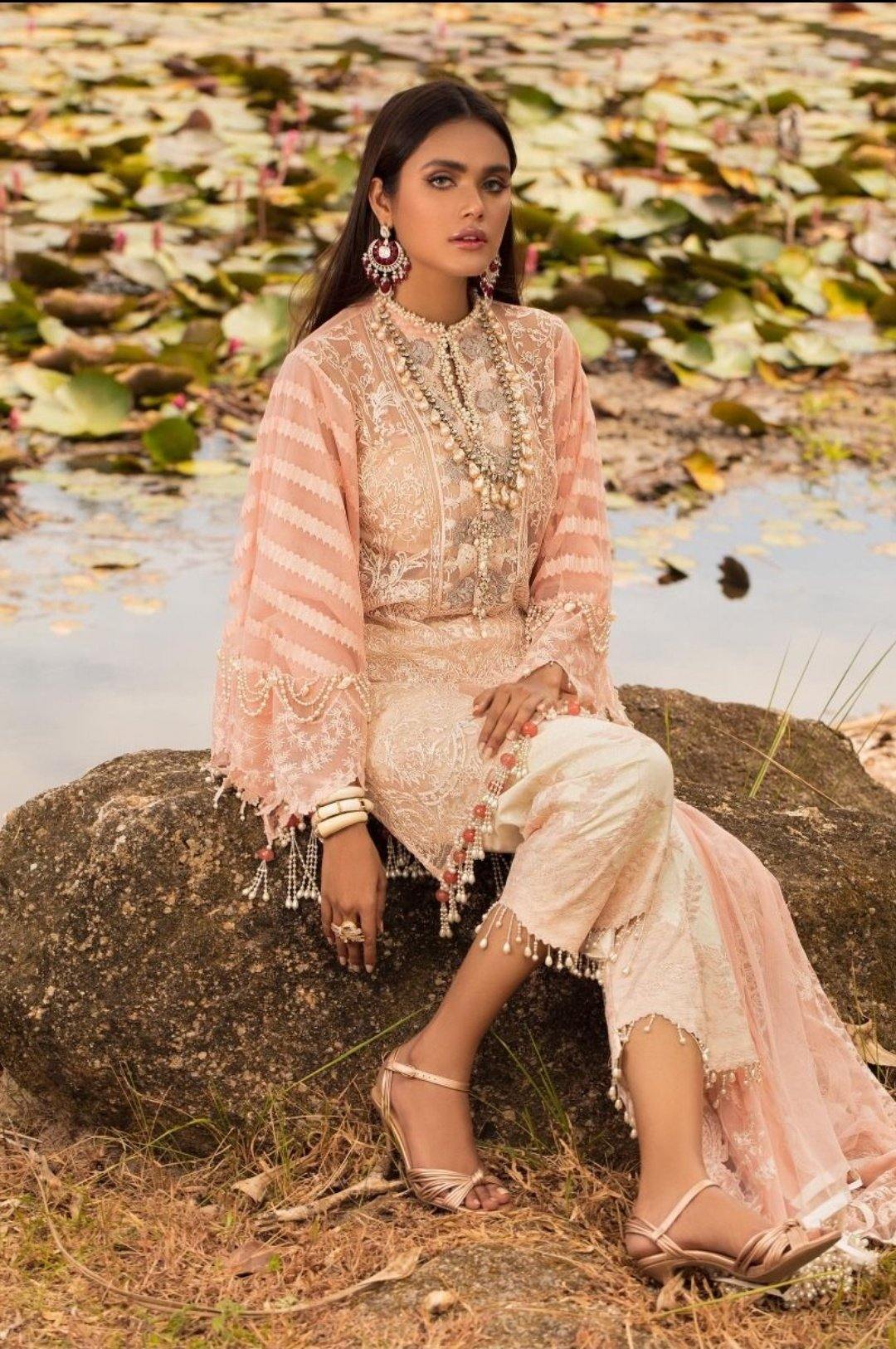 img_sana_safinaz_lawn_collection_2020_awwal_boutique