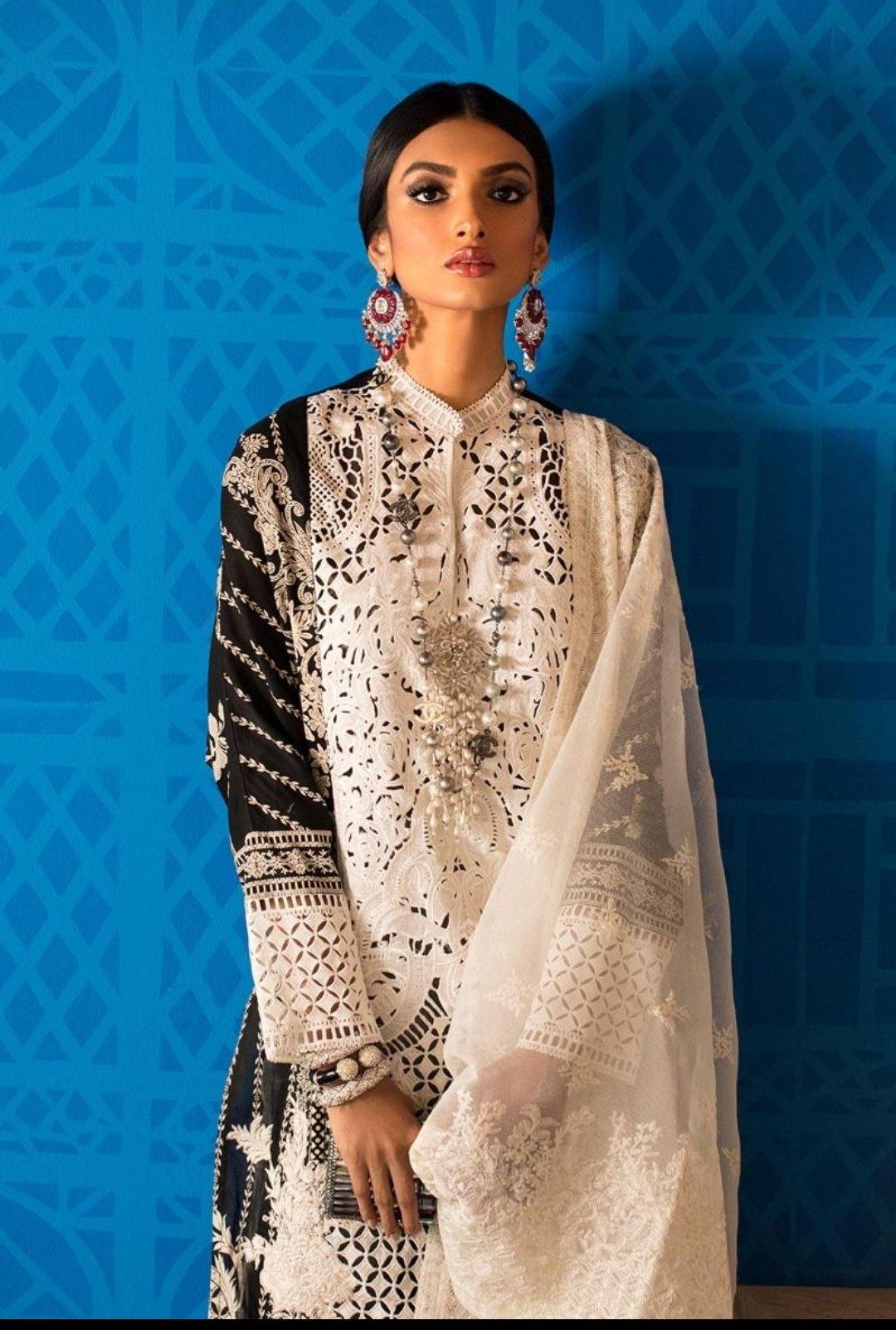 img_sana_safinaz_lawn_collection_awwal_boutique