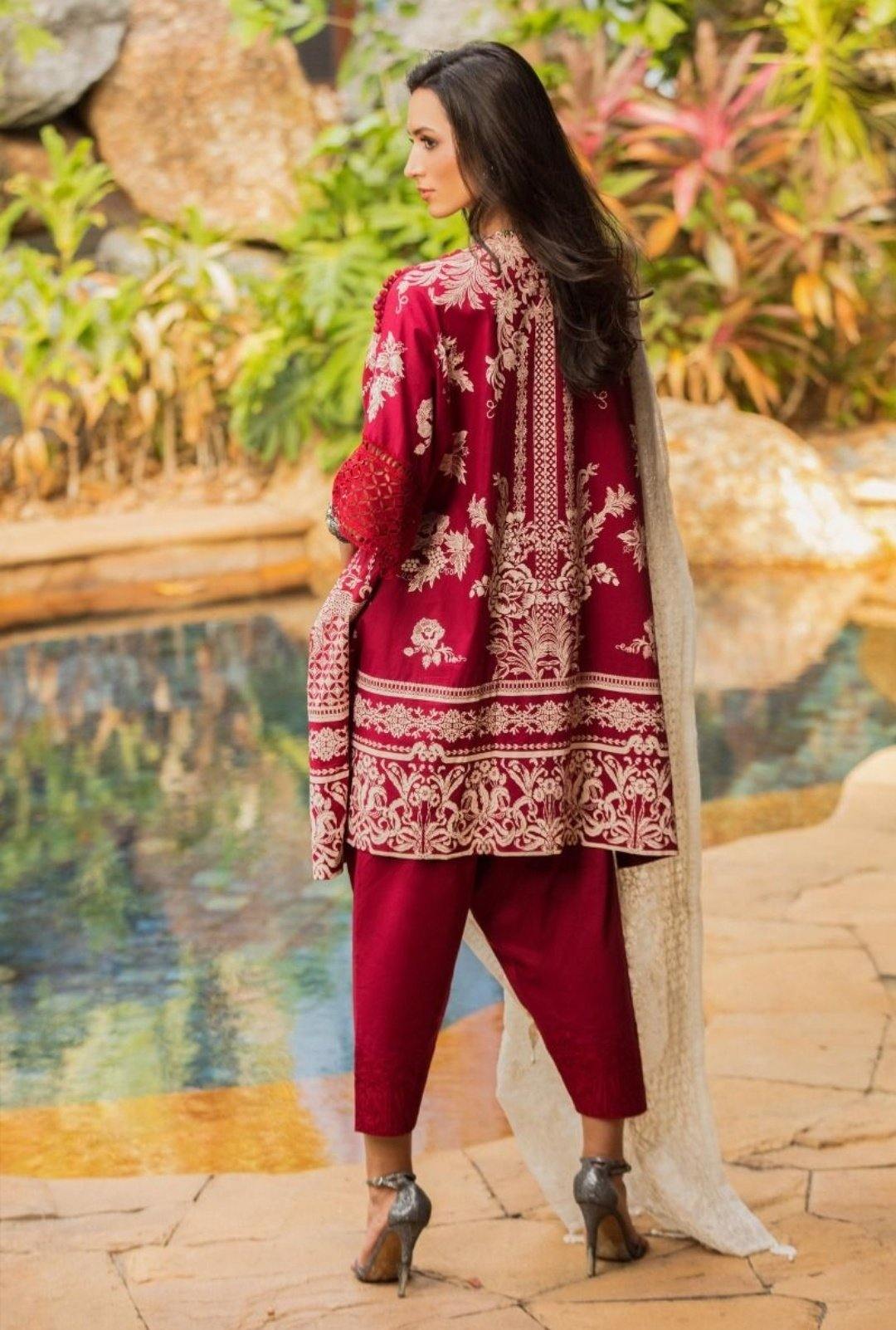 img_sana_safinaz_lawn_collection_awwal_boutique