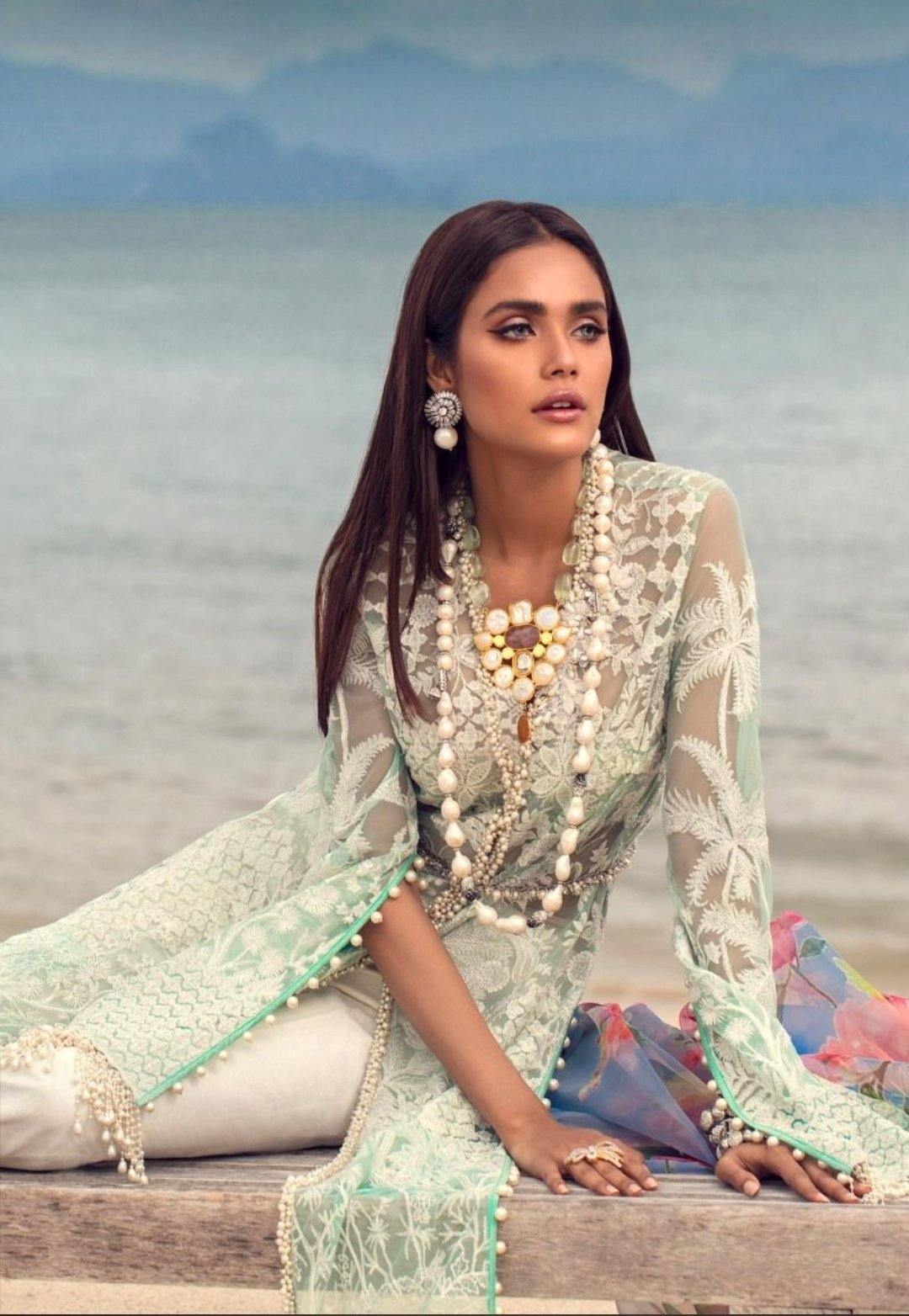 img_sana_safinaz_lawn_collection_awwal_boutique