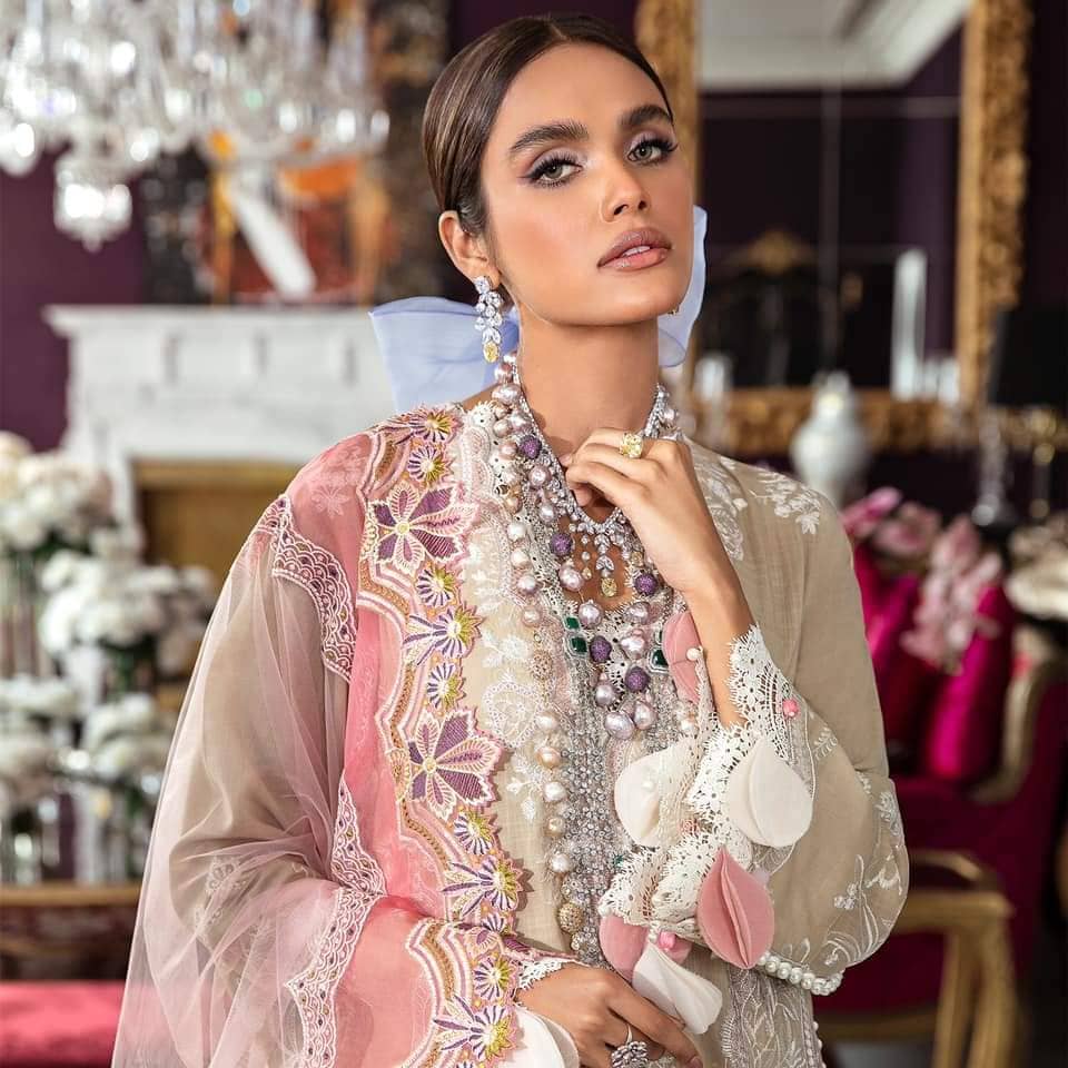 img_sana_safinaz_lawn_2021_awwal_boutique