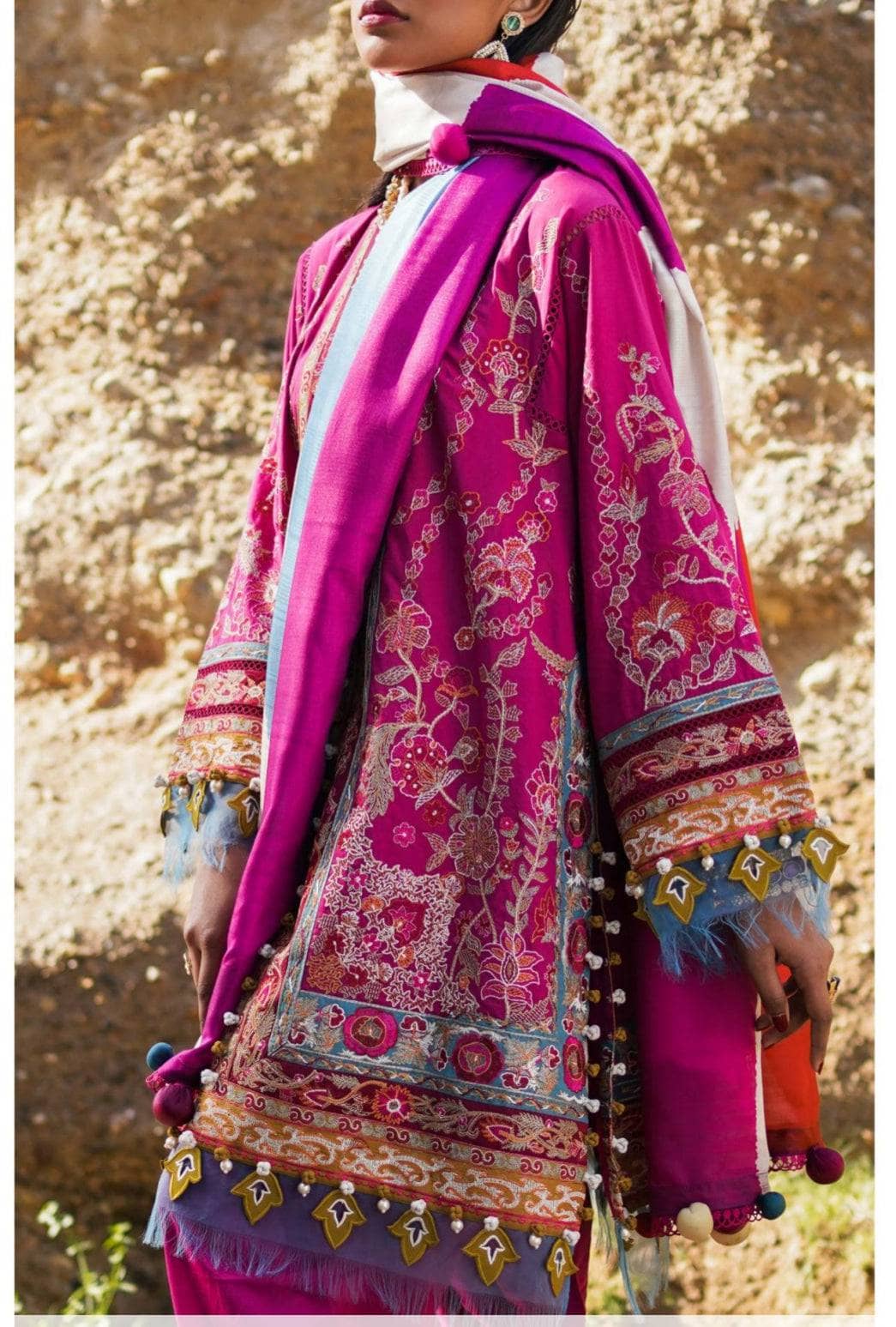 img_sana_safinaz_luxury_lawn_23_awwal_boutique_awwal_boutique