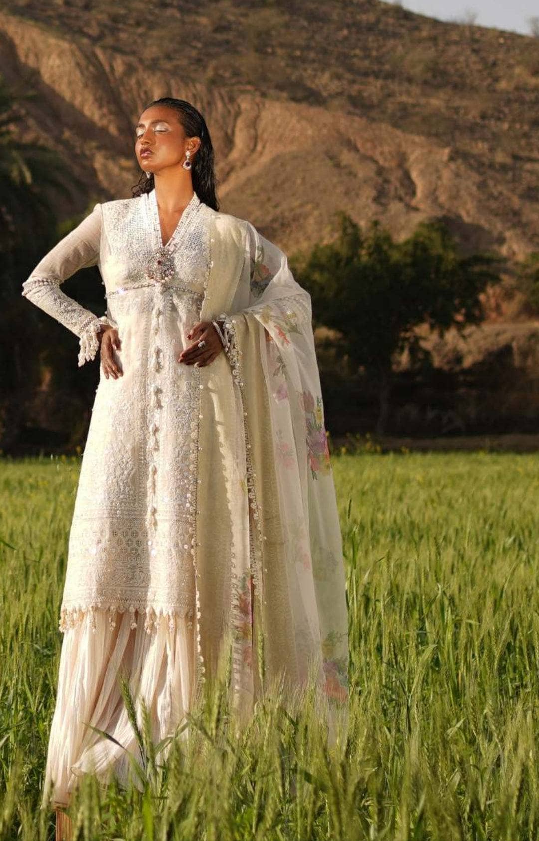 img_sana_safinaz_luxury_lawn_23_awwal_boutique_awwal_boutique