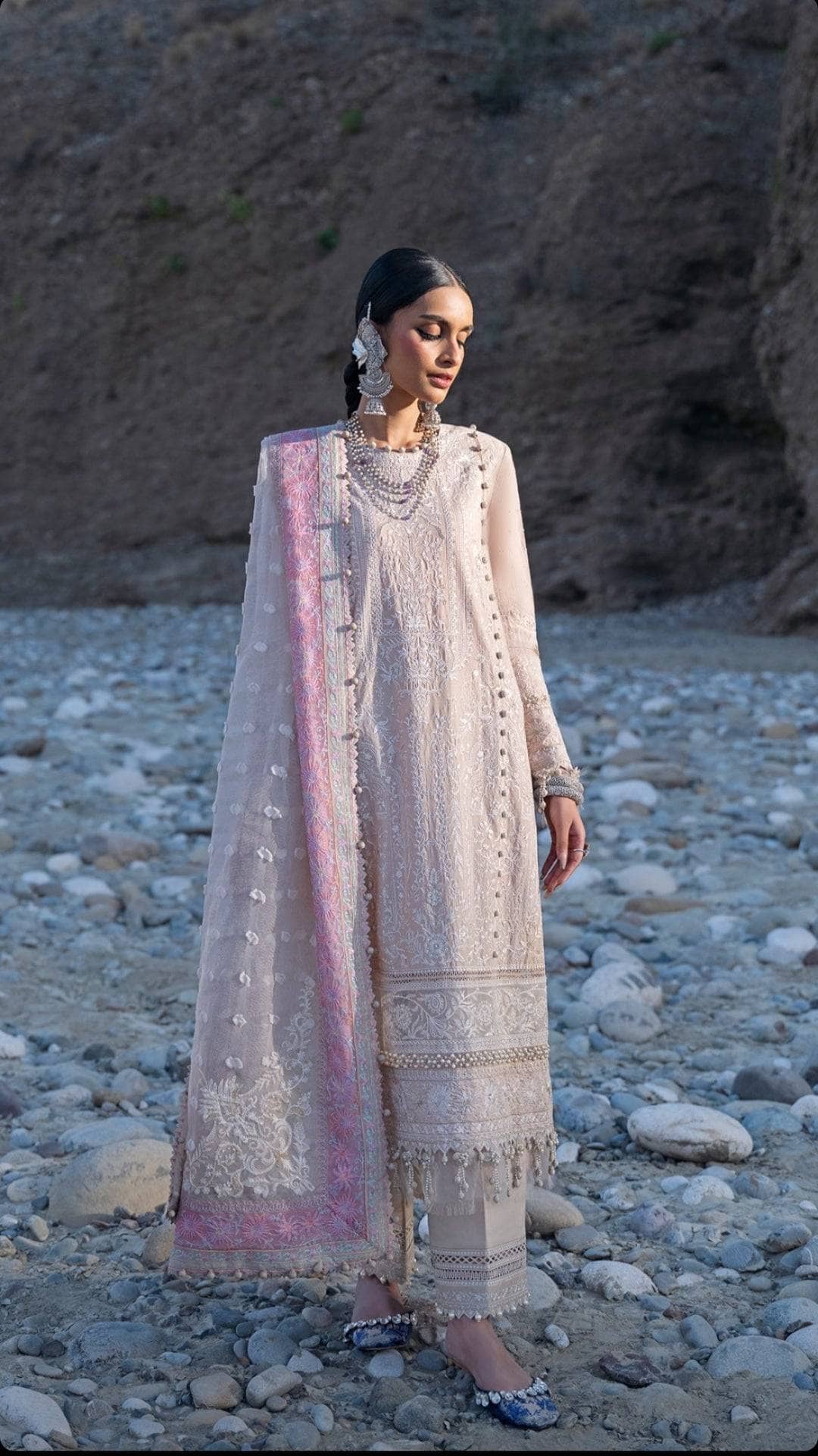 img_sana_safinaz_luxury_lawn_23_awwal_boutique_awwal_boutique