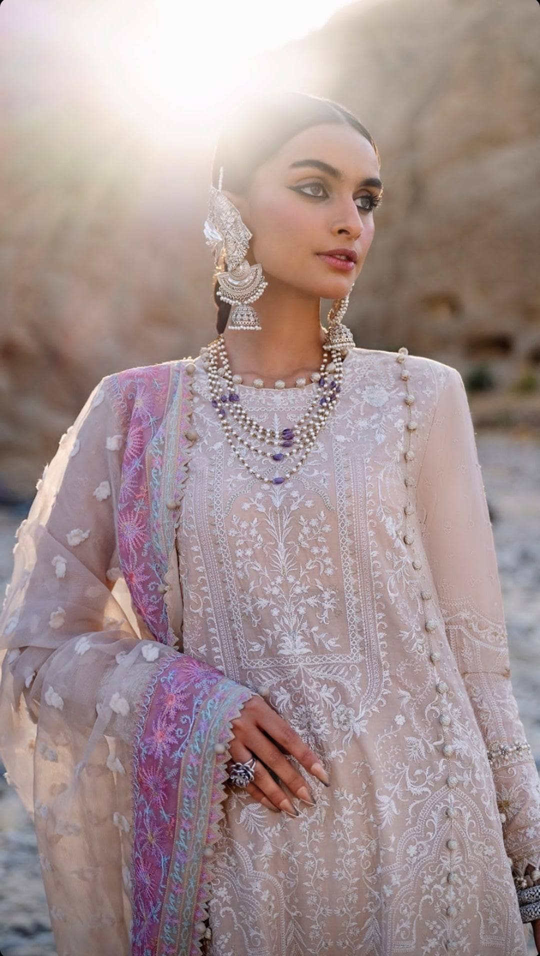 img_sana_safinaz_luxury_lawn_23_awwal_boutique_awwal_boutique