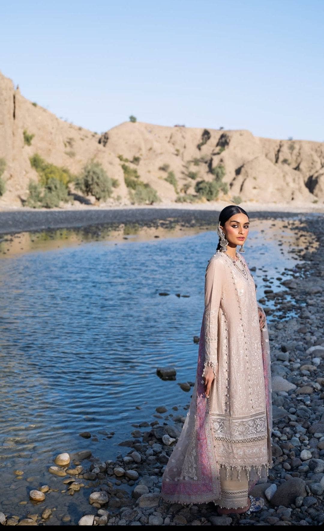 img_sana_safinaz_luxury_lawn_23_awwal_boutique_awwal_boutique