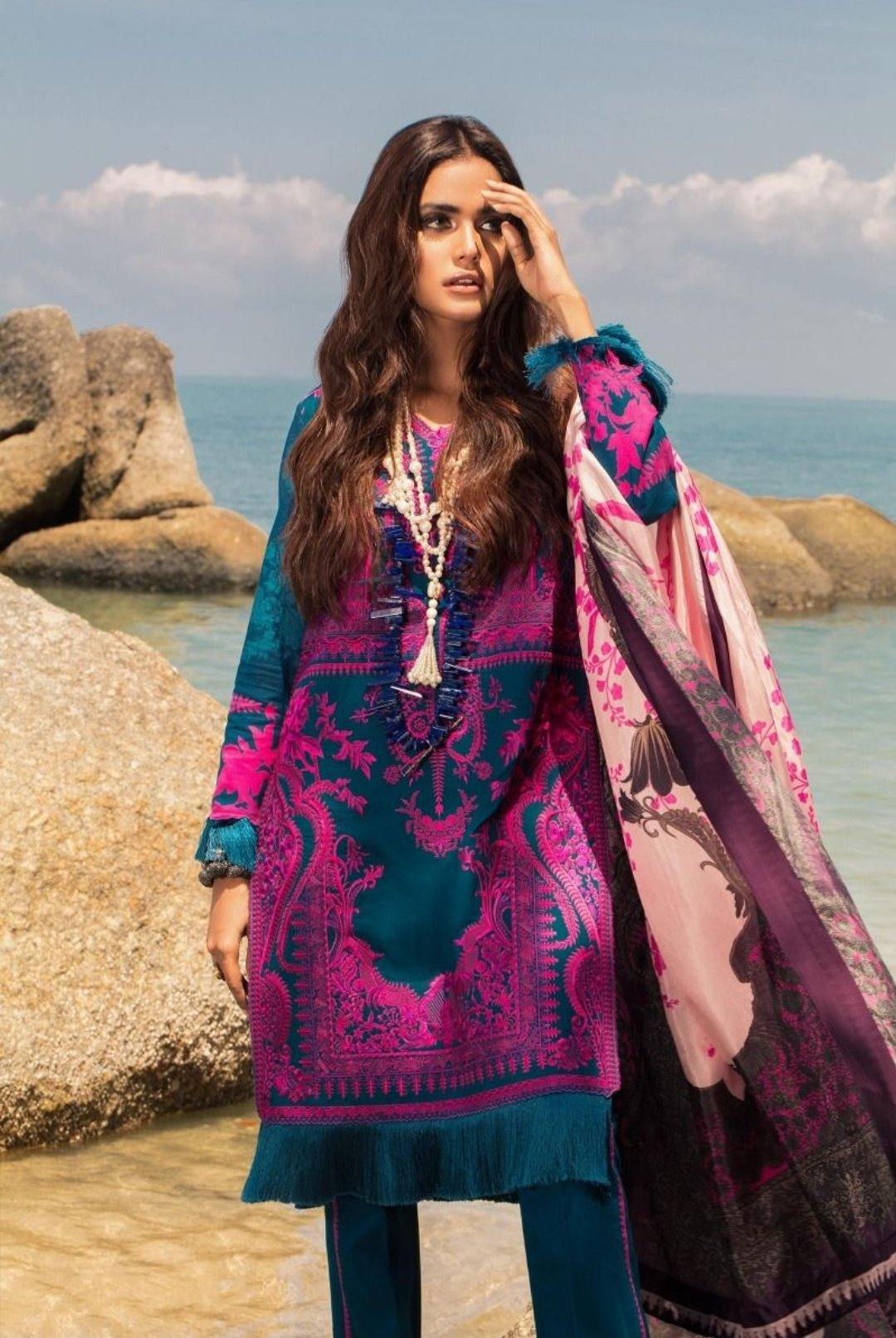 img_sana_safinaz_lawn_collection_awwal_boutique