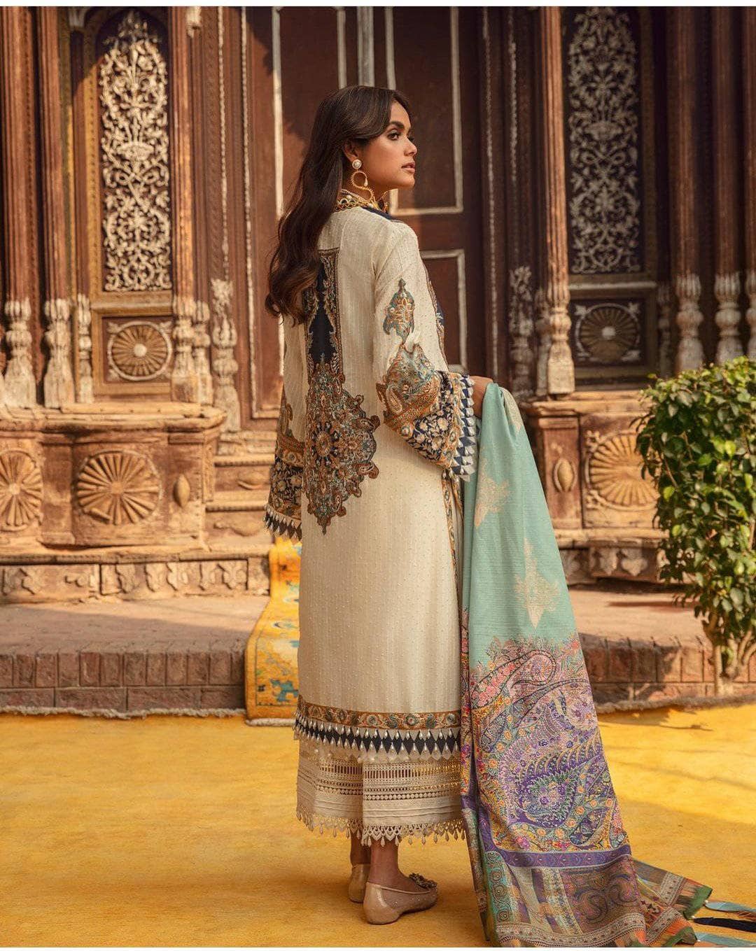 img_sana_safinaz_lawn_2021_awwal_boutique