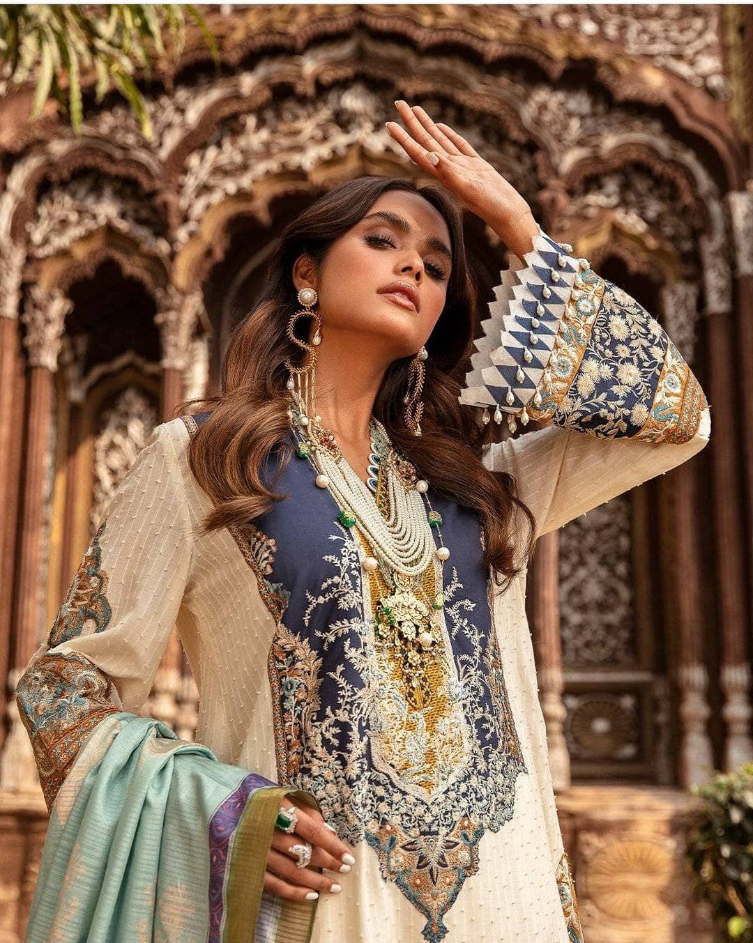 img_sana_safinaz_lawn_2021_awwal_boutique
