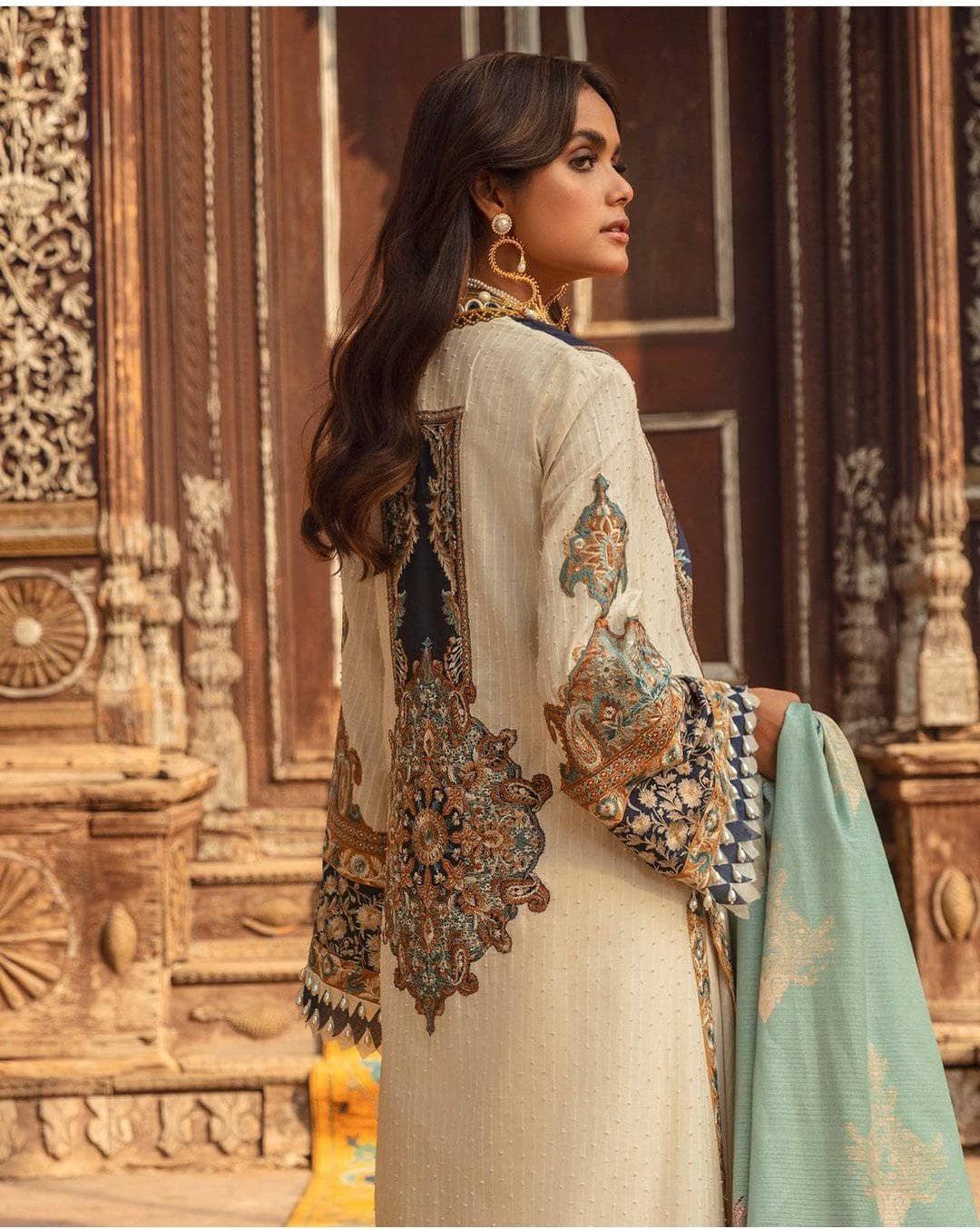 img_sana_safinaz_lawn_2021_awwal_boutique
