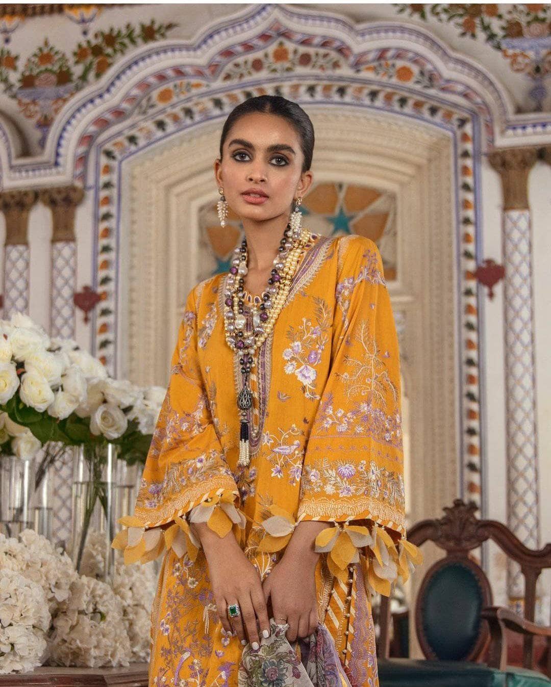 img_sana_safinaz_lawn_2021_awwal_boutique