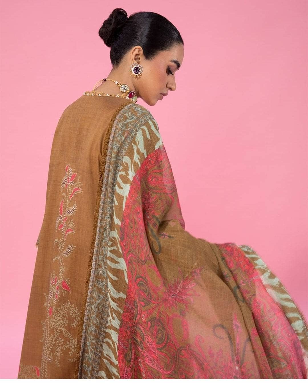 img_sana_safinaz_mahay_lawn_22_awwal_boutique