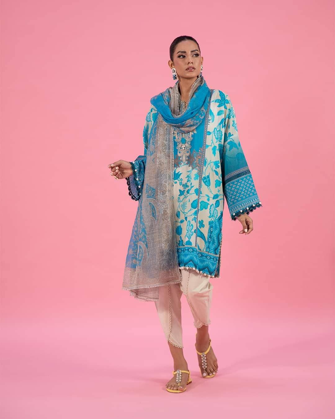 img_sana_safinaz_mahay_lawn_22_awwal_boutique