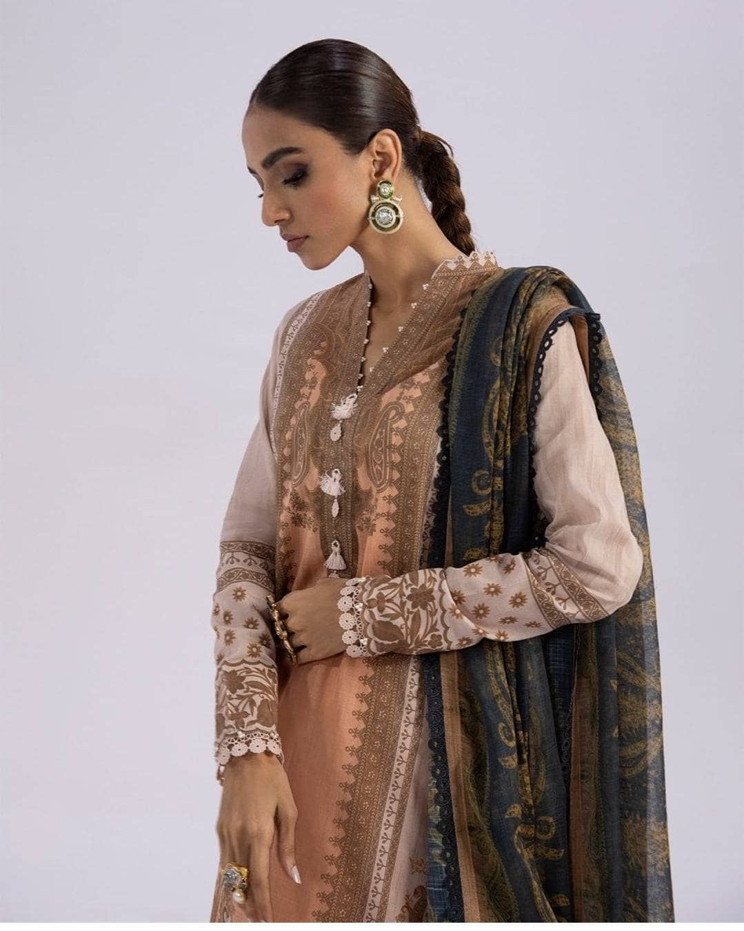 img_sana_safinaz_mahay_lawn_22_awwal_boutique