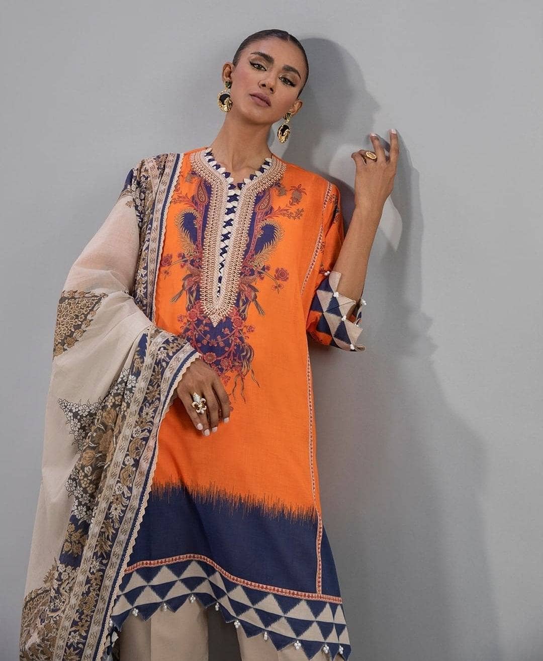 img_sana_safinaz_mahay_lawn_22_awwal_boutique