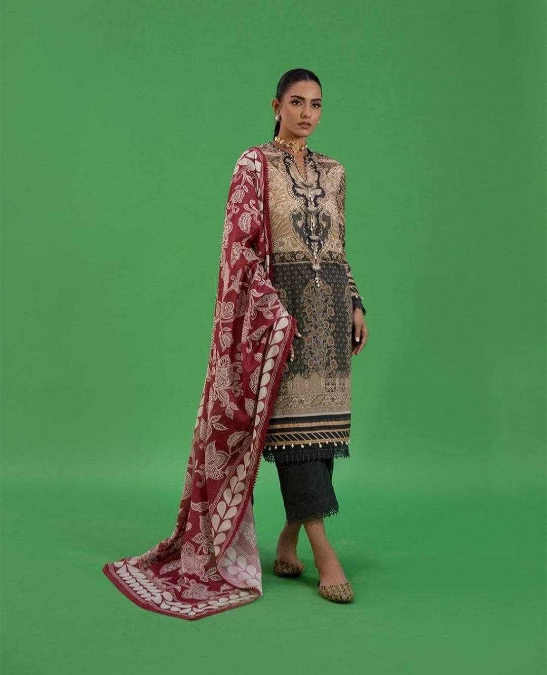 img_sana_safinaz_mahay_lawn_22_awwal_boutique