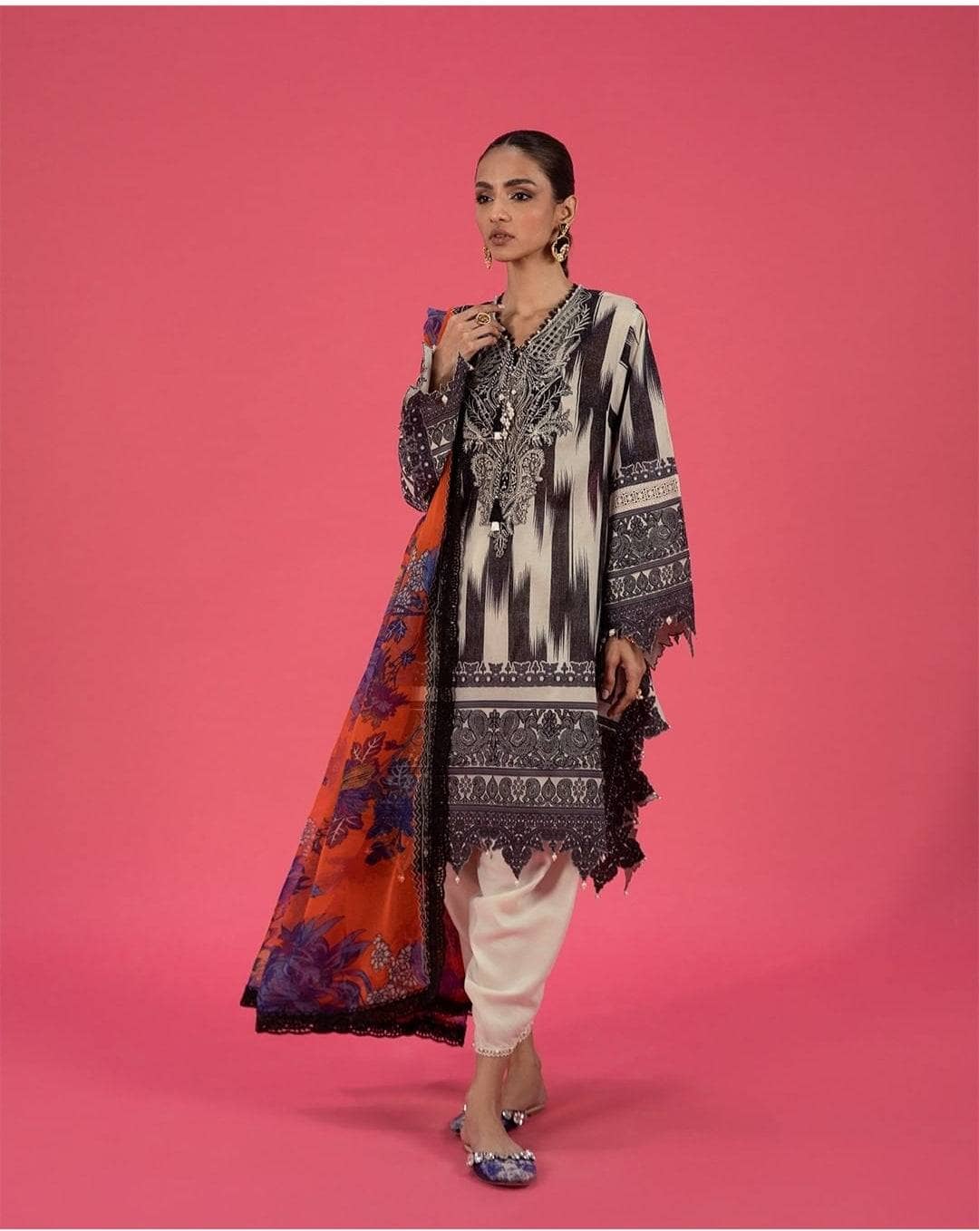 img_sana_safinaz_mahay_lawn_22_awwal_boutique