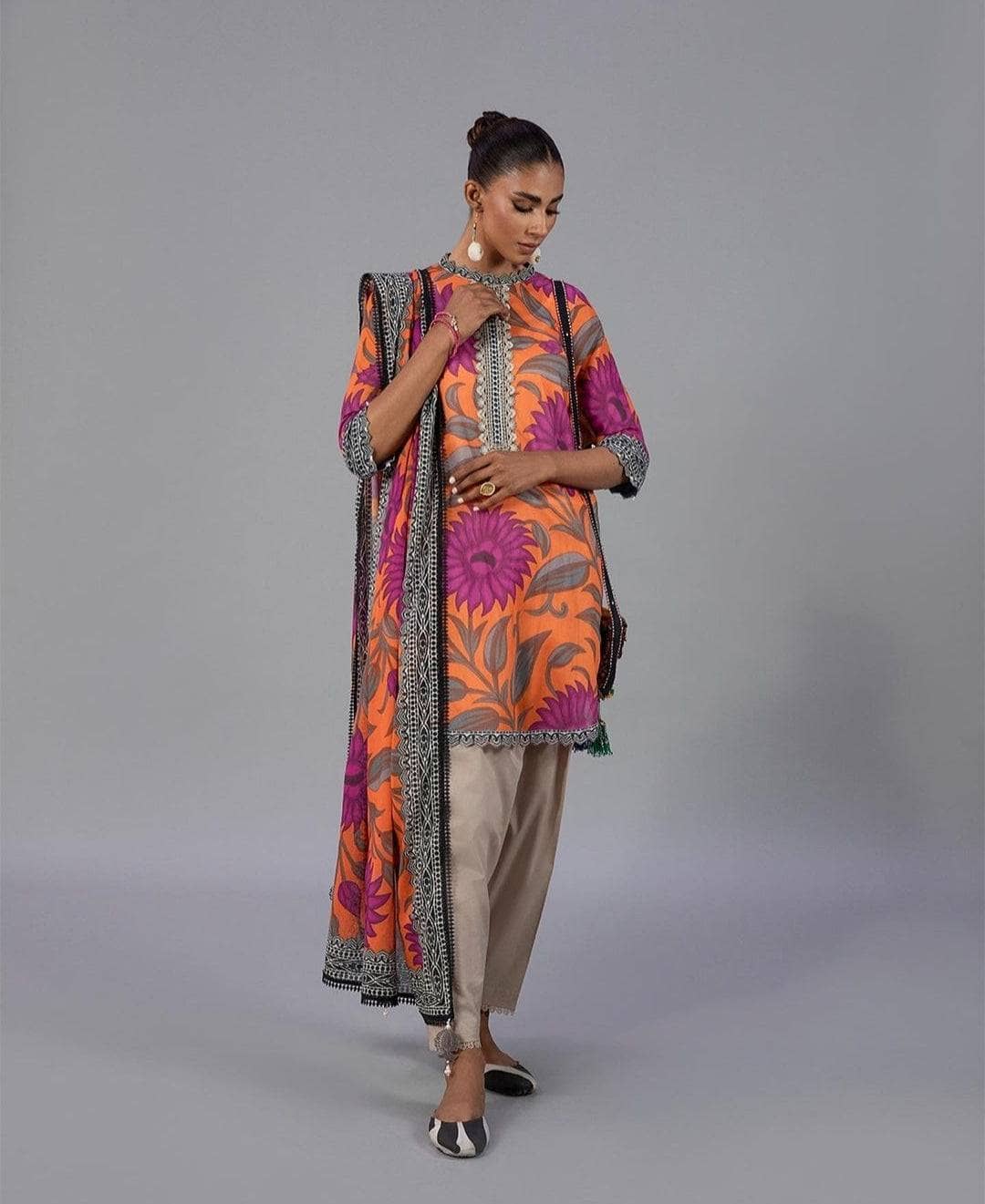 img_sana_safinaz_mahay_lawn_22_awwal_boutique