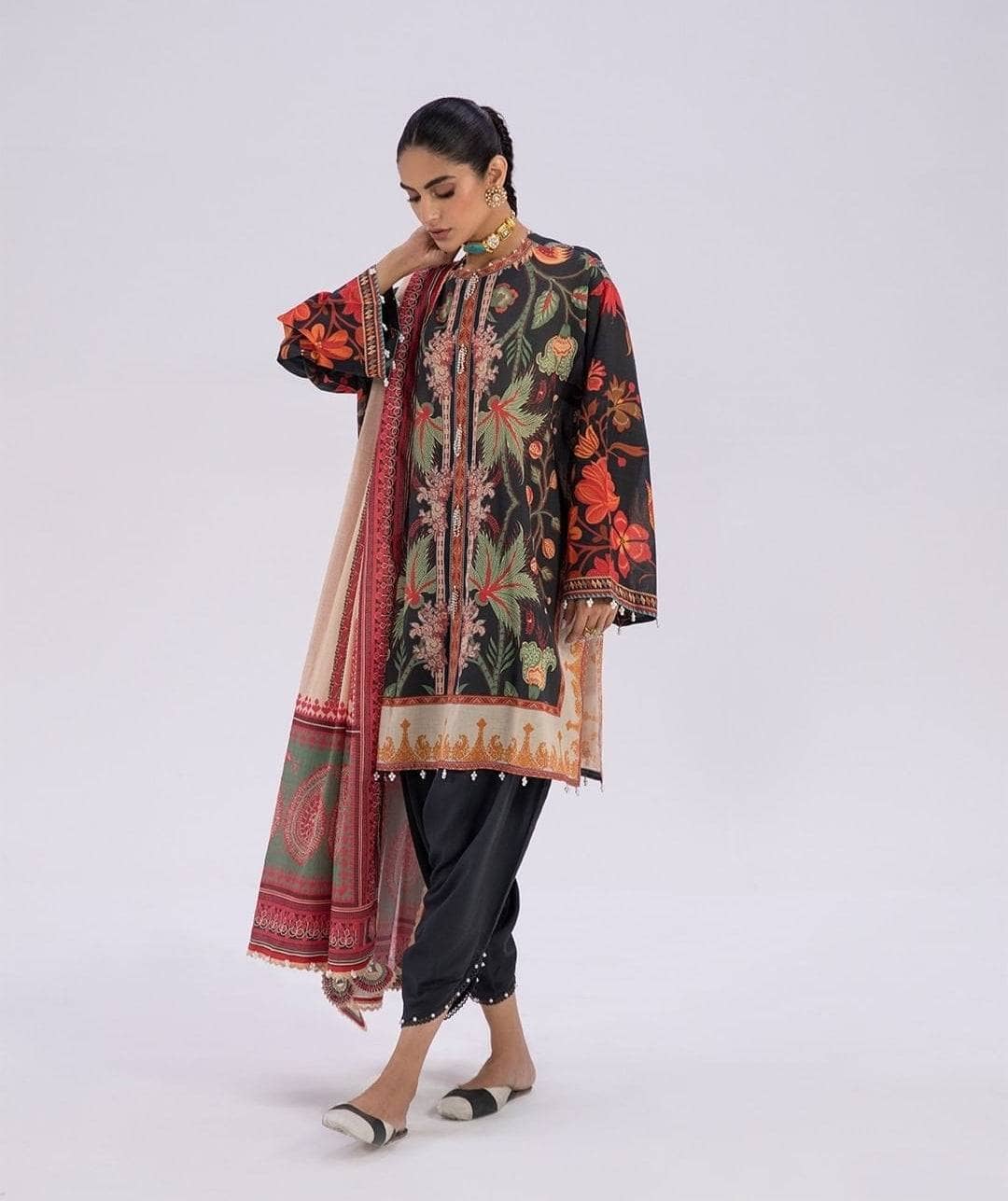 img_sana_safinaz_mahay_lawn_22_awwal_boutique