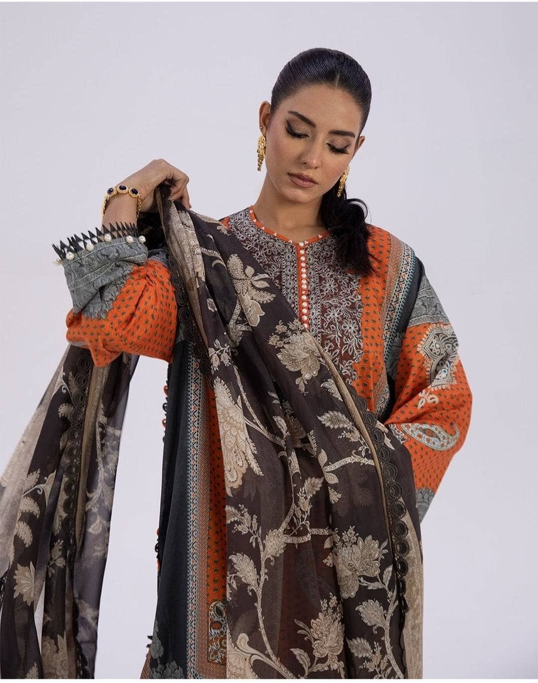 img_sana_safinaz_mahay_lawn_22_awwal_boutique