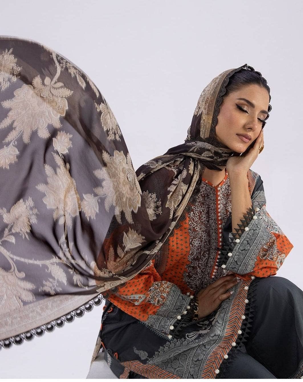 img_sana_safinaz_mahay_lawn_22_awwal_boutique