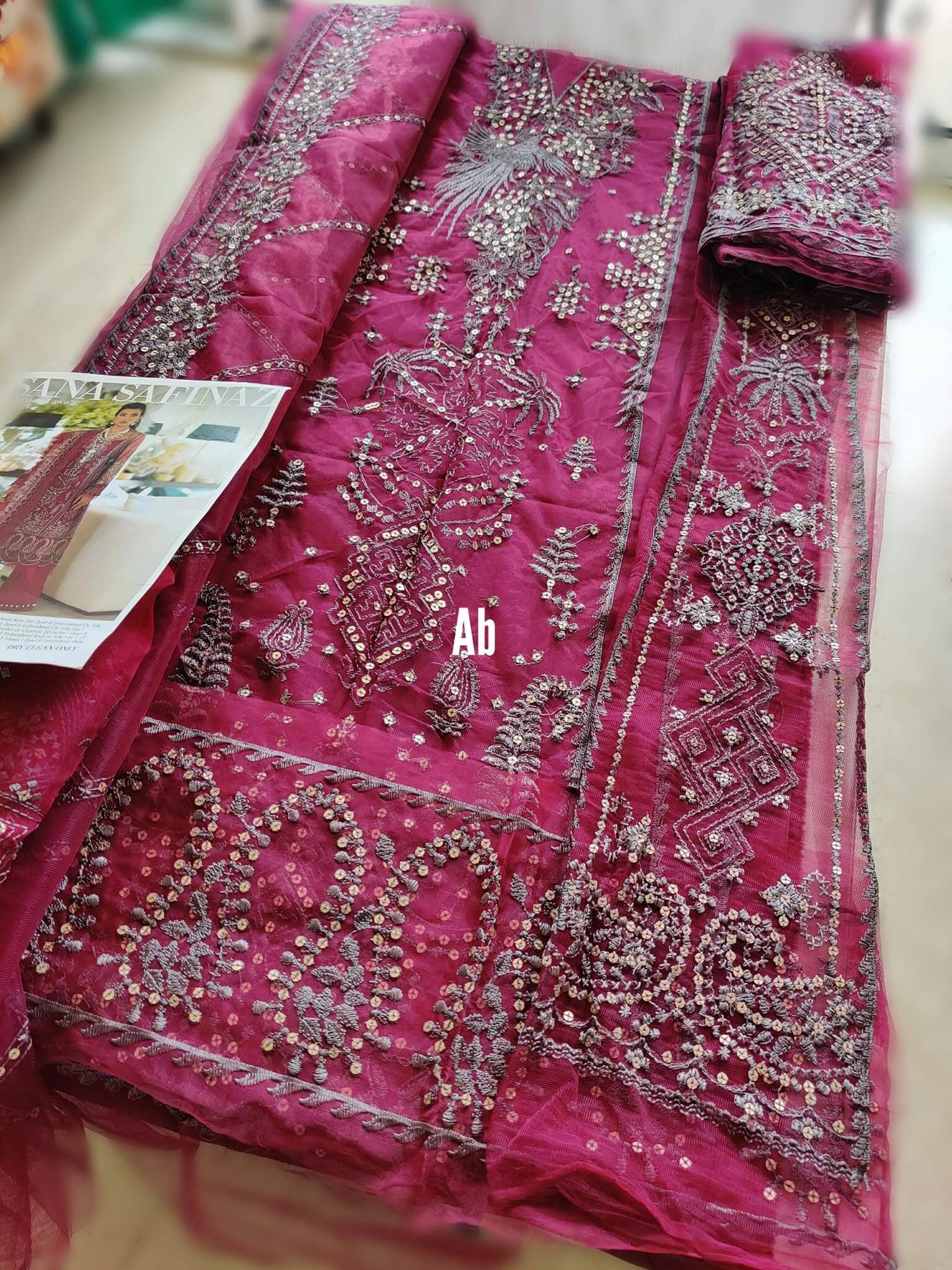 Img_open_pic_sana_safinaz_lawn_22_awwal_boutique