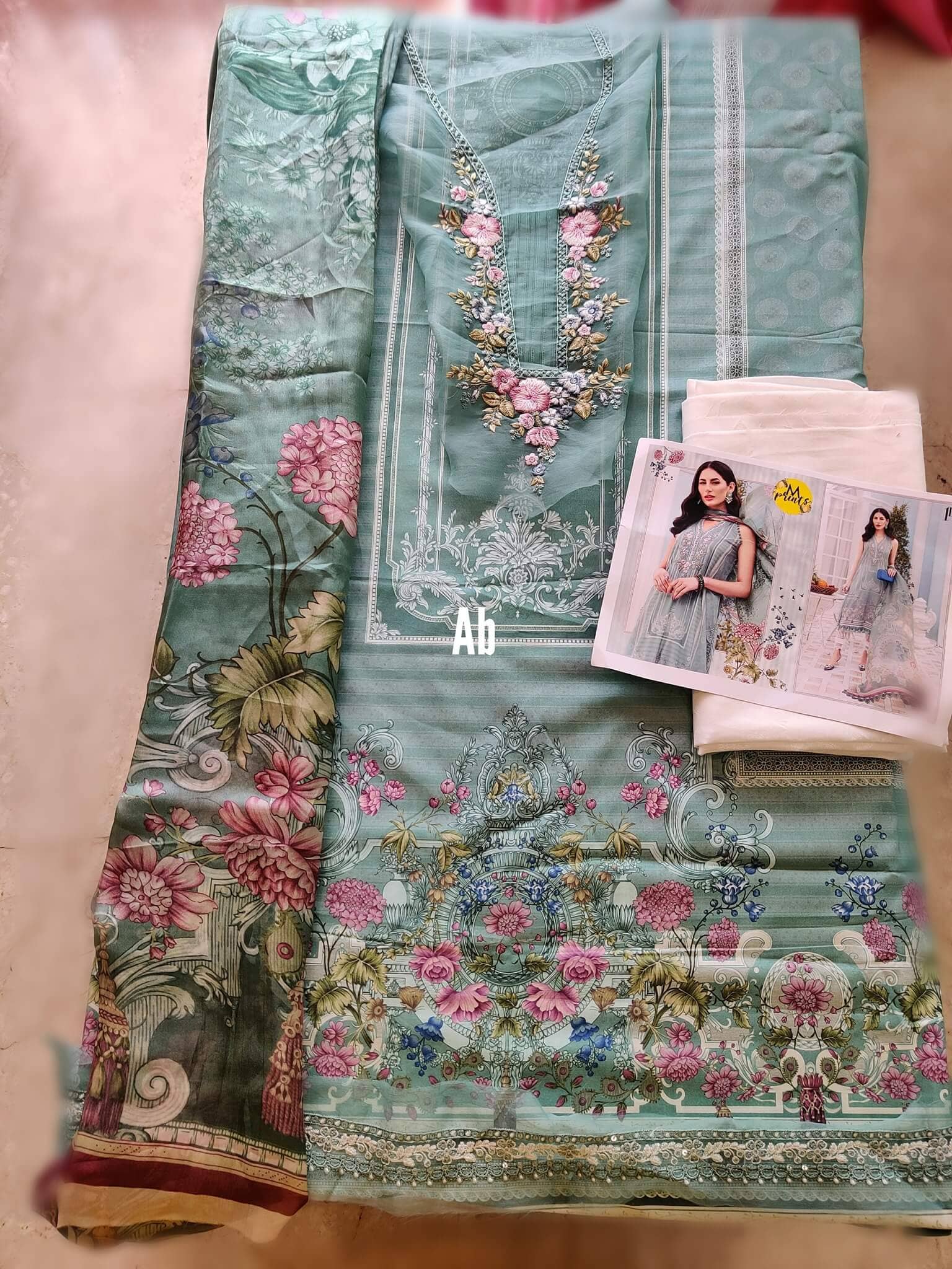img_maria_b_m_prints_22_open_pic_awwal_boutique