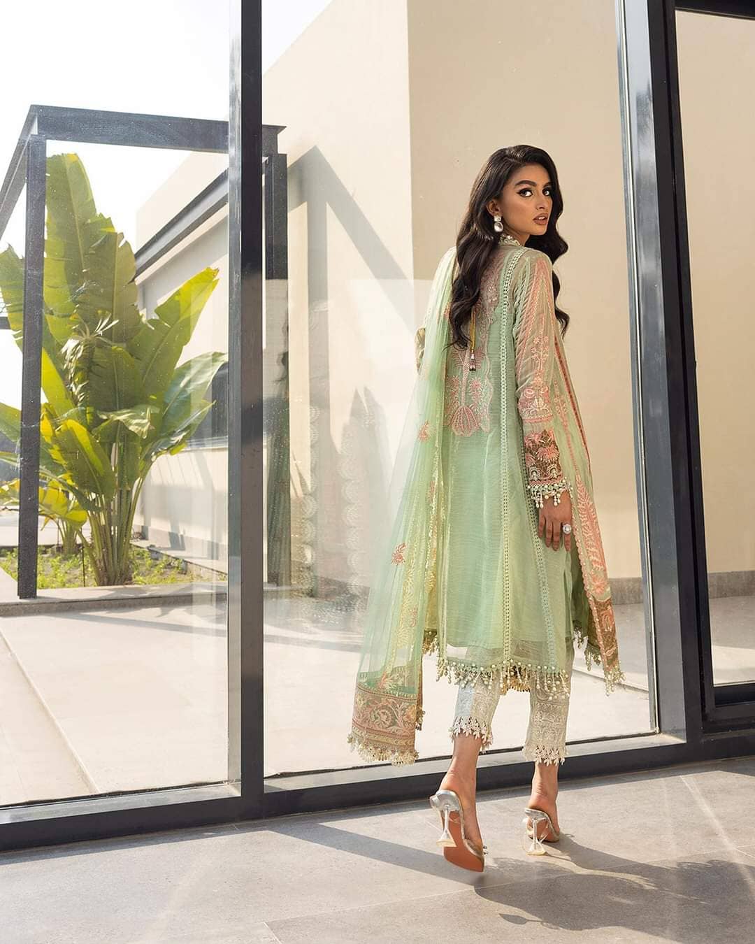 img_sana_safinaz_luxury_lawn_22_awwal_boutique