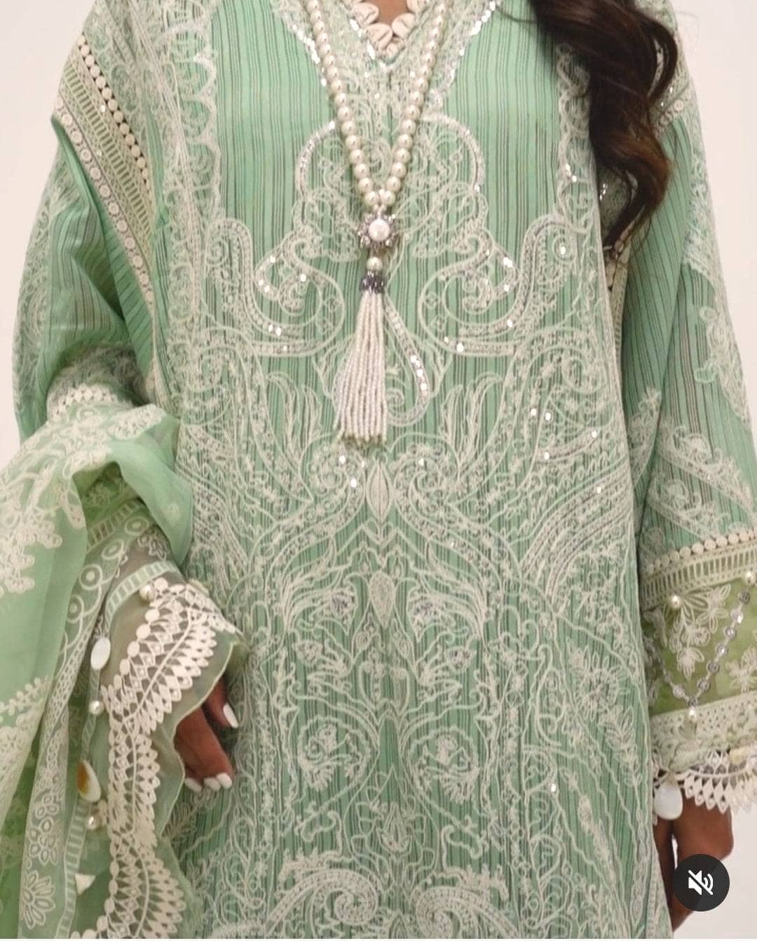 img_sana_safinaz_luxury_lawn_22_awwal_boutique