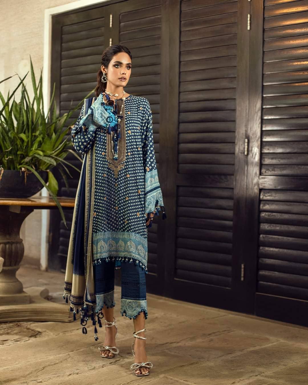 img_sana_safinaz_muzlin_winter_pakistani_suits_awwal_boutique