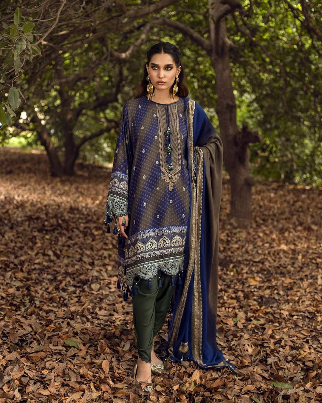 img_sana_safinaz_muzlin_winter_pakistani_suits_awwal_boutique